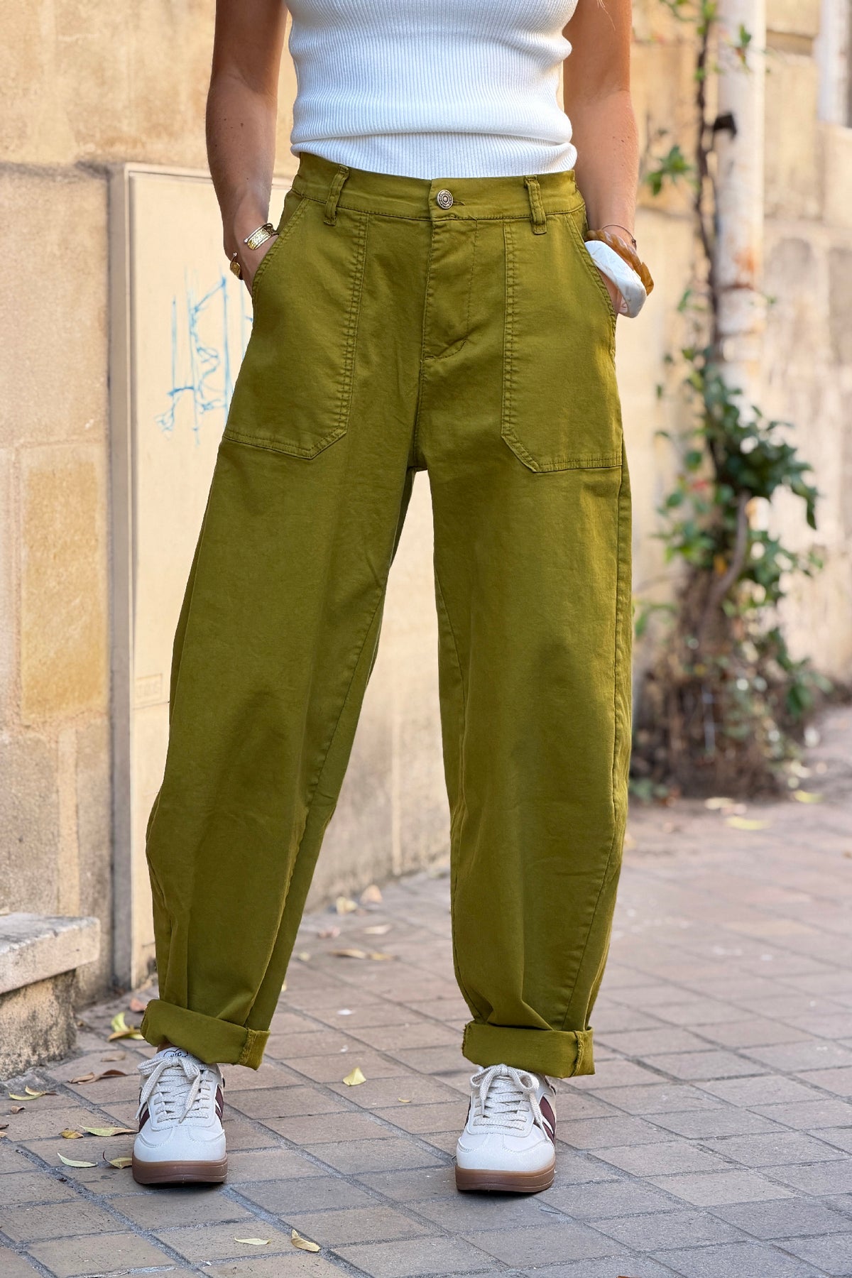 Pantalon stretch vert olive coupe barrel grandes poches