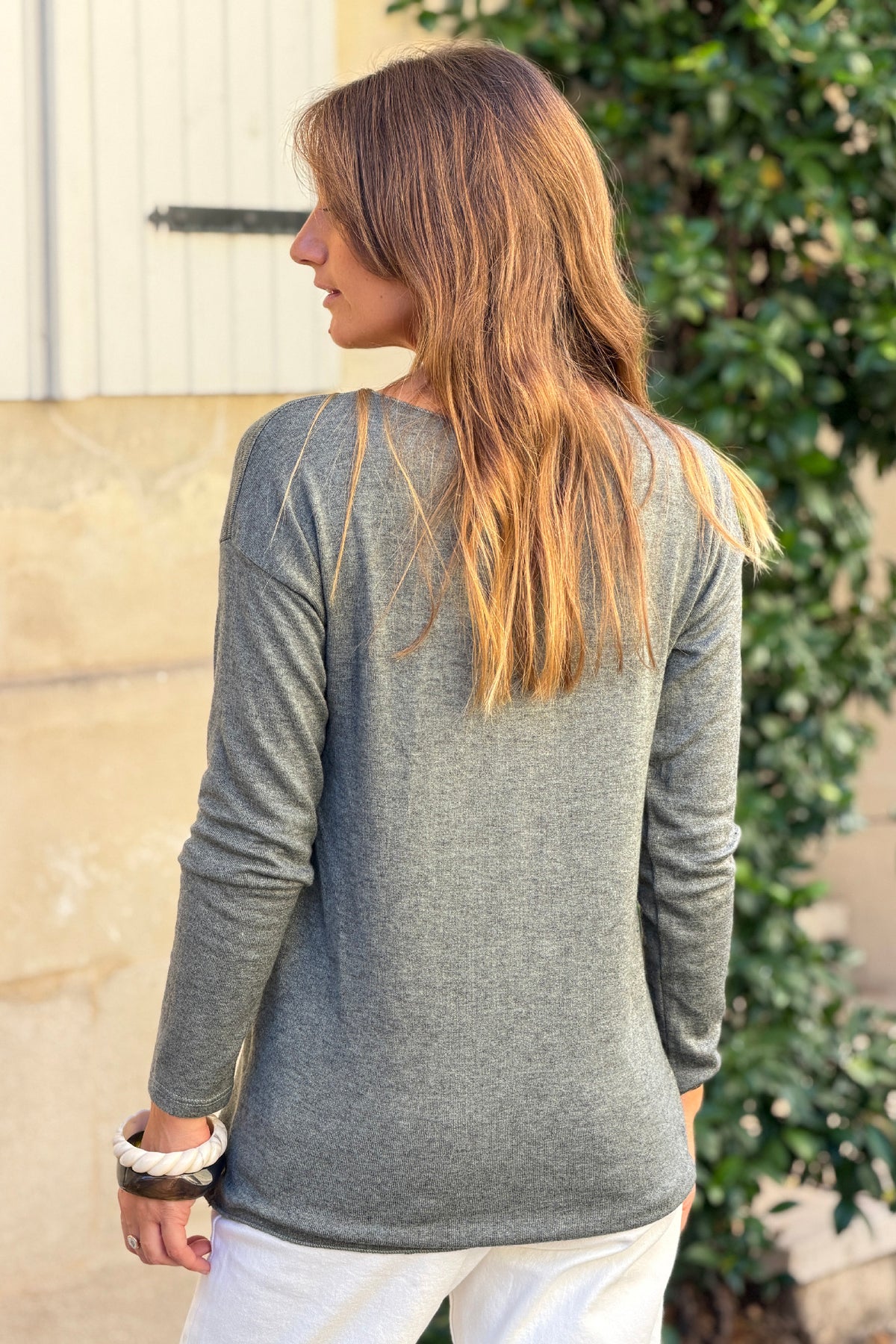 Petit pull kaki tout doux Iconic imprimé léopard col v