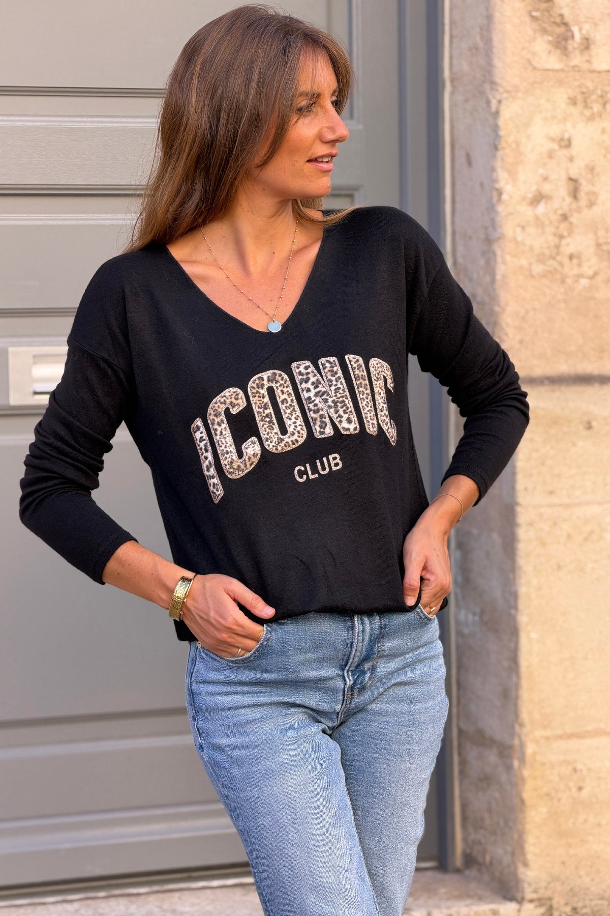 Petit pull noir tout doux Iconic imprimé léopard col v