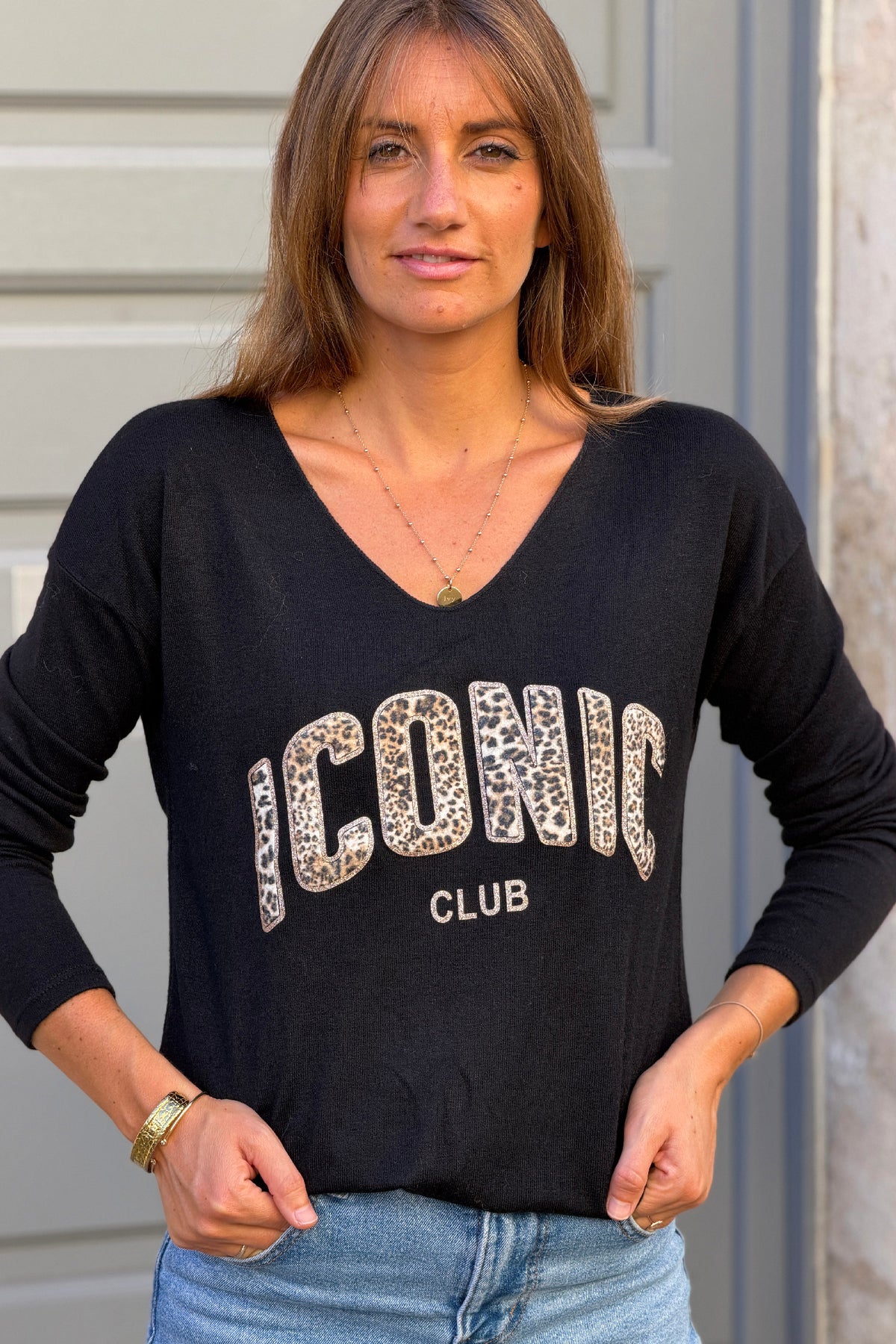 Petit pull noir tout doux Iconic imprimé léopard col v
