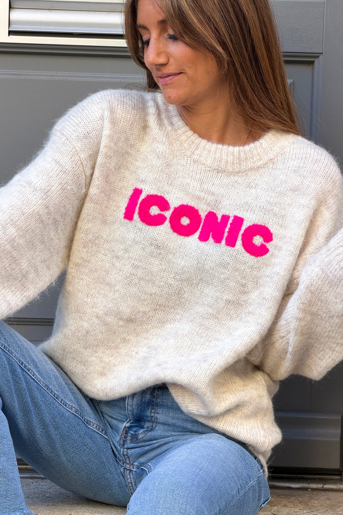 Pull beige en maille chaude broderie Iconic rose et villes terracotta