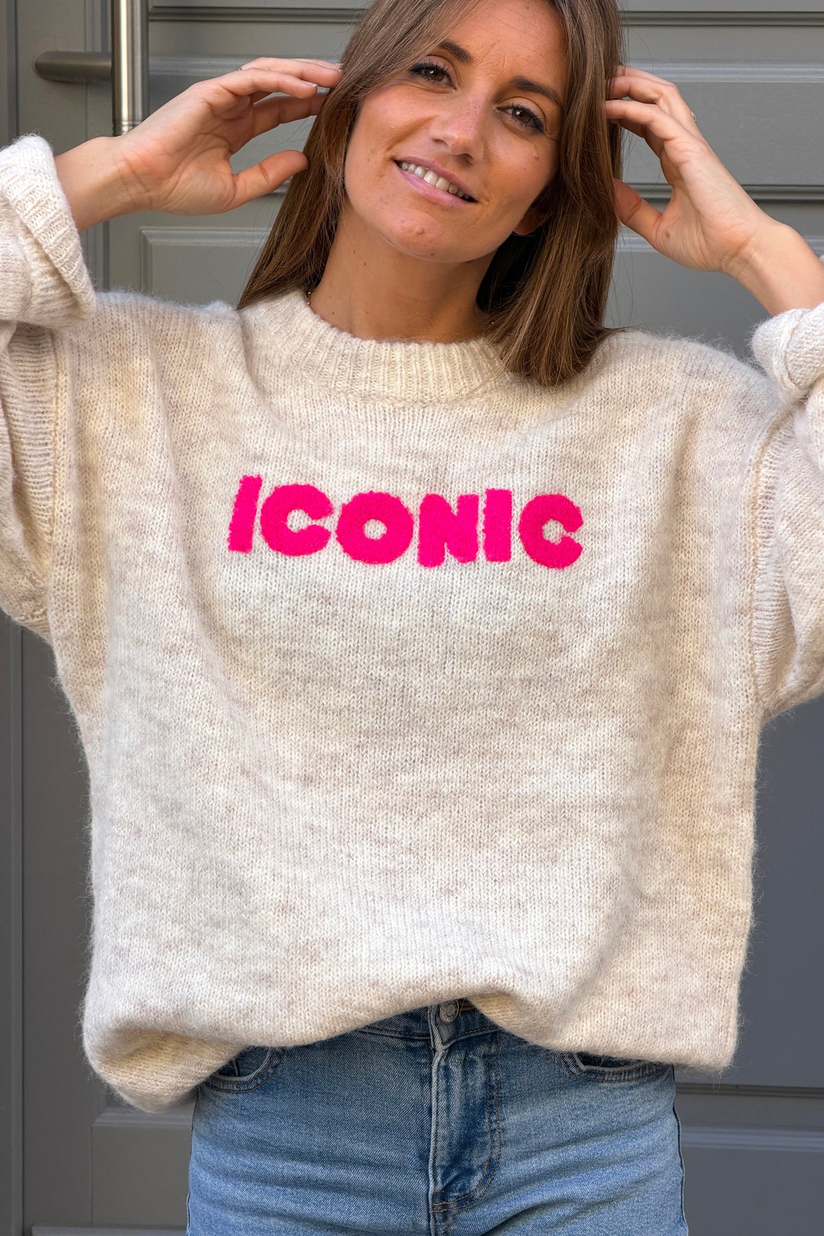 Pull beige en maille chaude broderie Iconic rose et villes terracotta