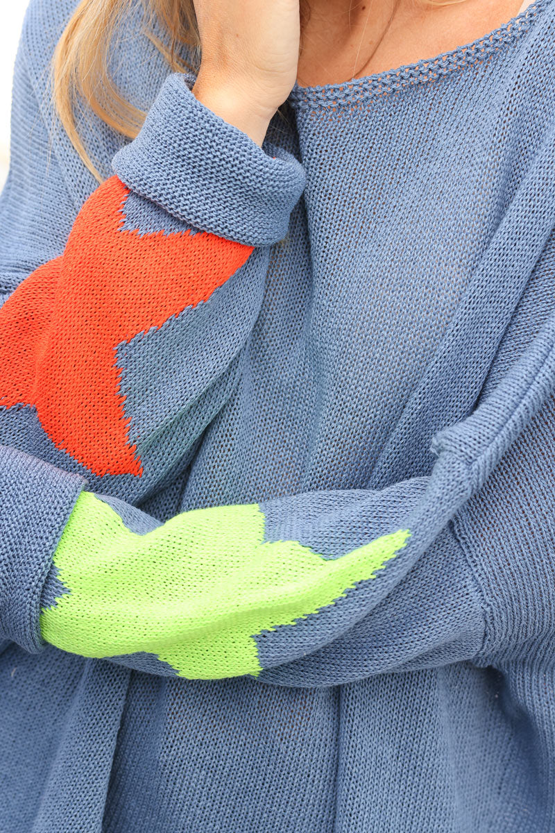 Jersey de punto de algodón denim azul con estrellas de colores en espalda y mangas