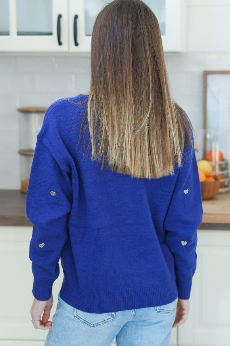 Pull bleu roi en maille broderie cœurs brillants