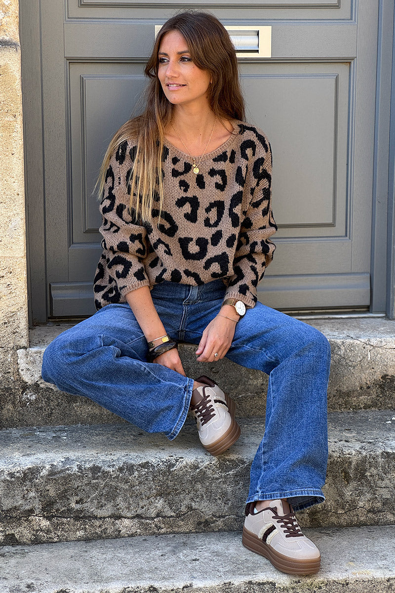Pull camel en maille motif léopard col bateau