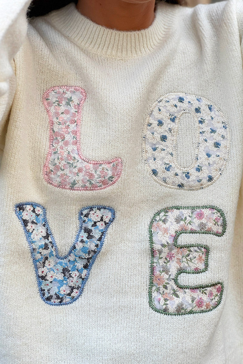 Pull doux et moelleux blanc cassé broderie LOVE fleurs liberty