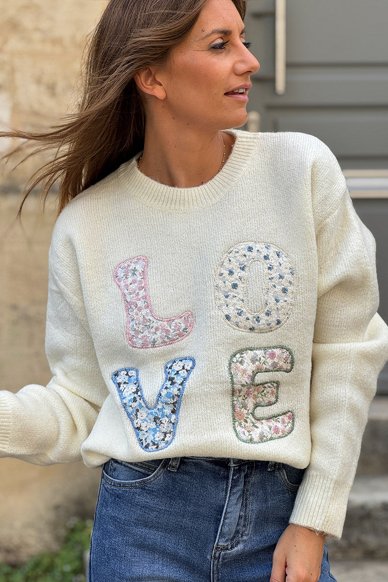 Pull doux et moelleux blanc cassé broderie LOVE fleurs liberty