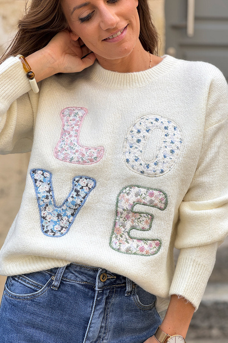 Pull doux et moelleux blanc cassé broderie LOVE fleurs liberty