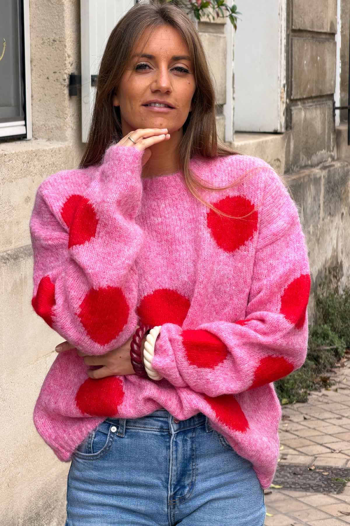 Pull doux et moelleux rose gros pois rouges col rond