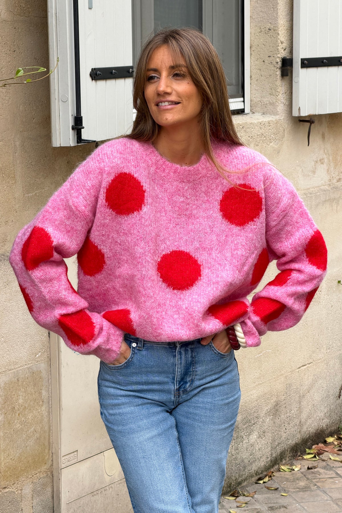 Pull doux et moelleux rose gros pois rouges col rond
