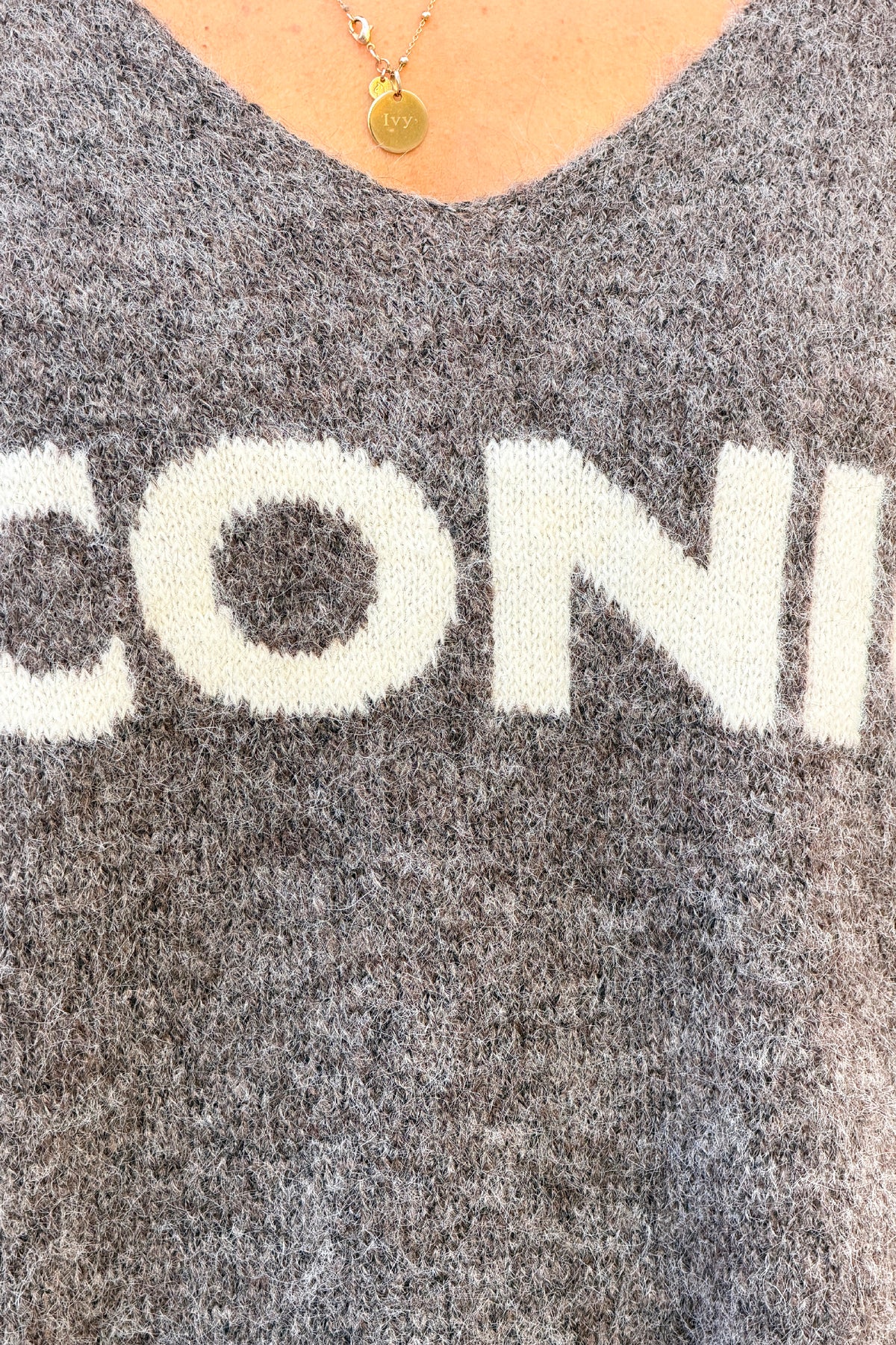 Pull en maille marron clair chiné Iconic manches 3/4 col v