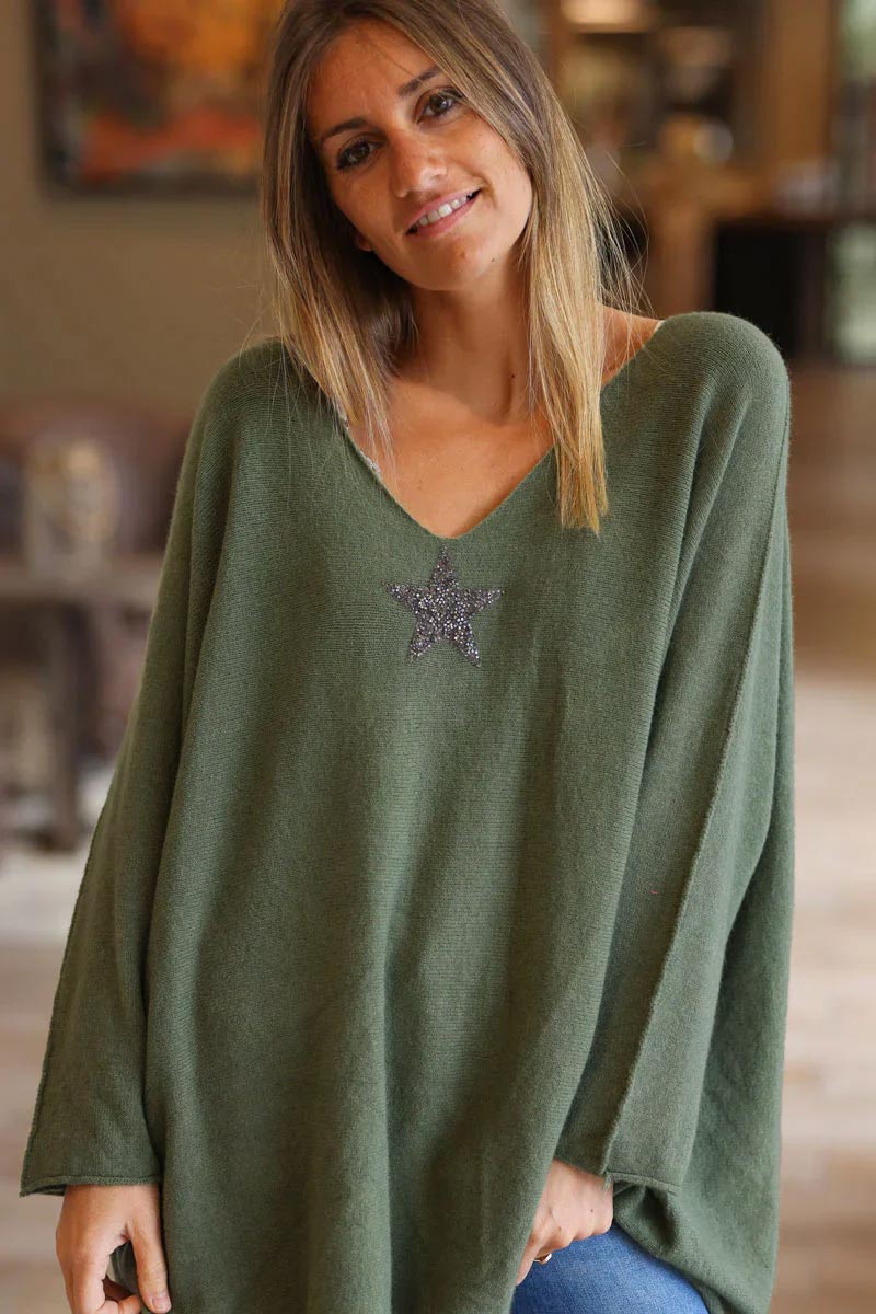 Pull large tout doux vert kaki manches chauve-souris étoile strass