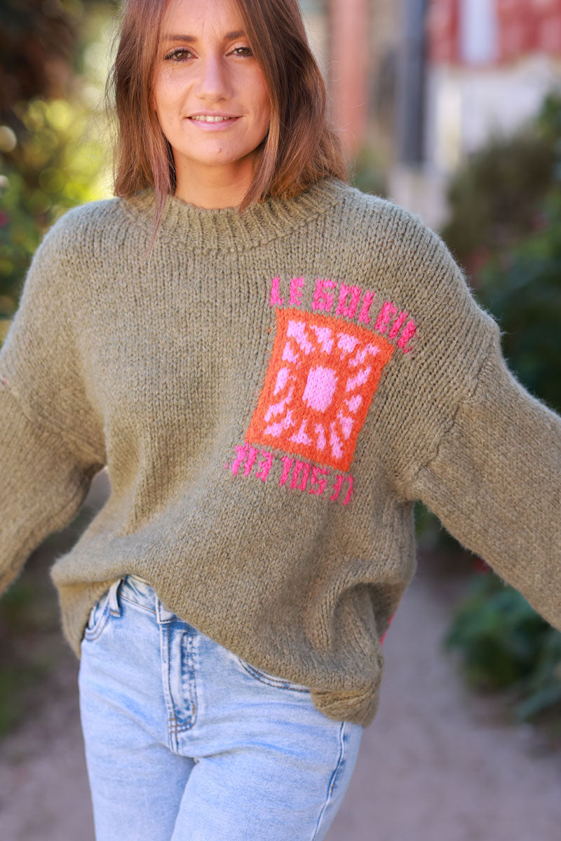 Pull loose kaki en grosse maille broderie Le Soleil coloré