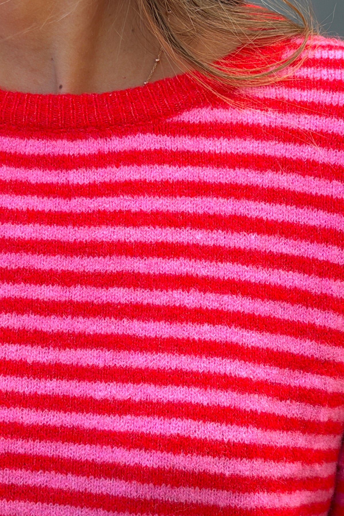 Pull manches 3/4 rayures rouge et rose col rond
