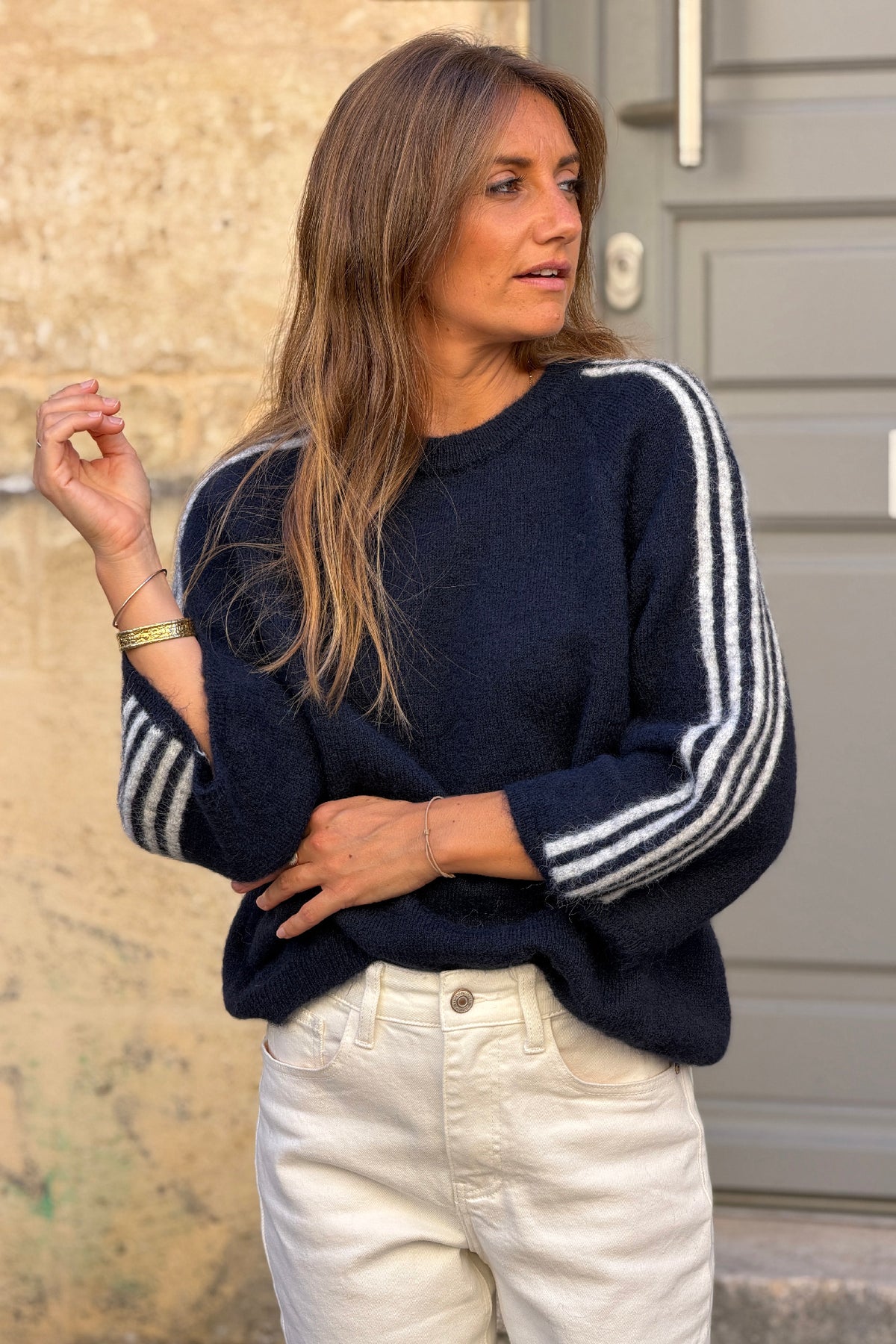 Pull moelleux bleu marine en alpaga détails rayures et étoile écru manches 3/4