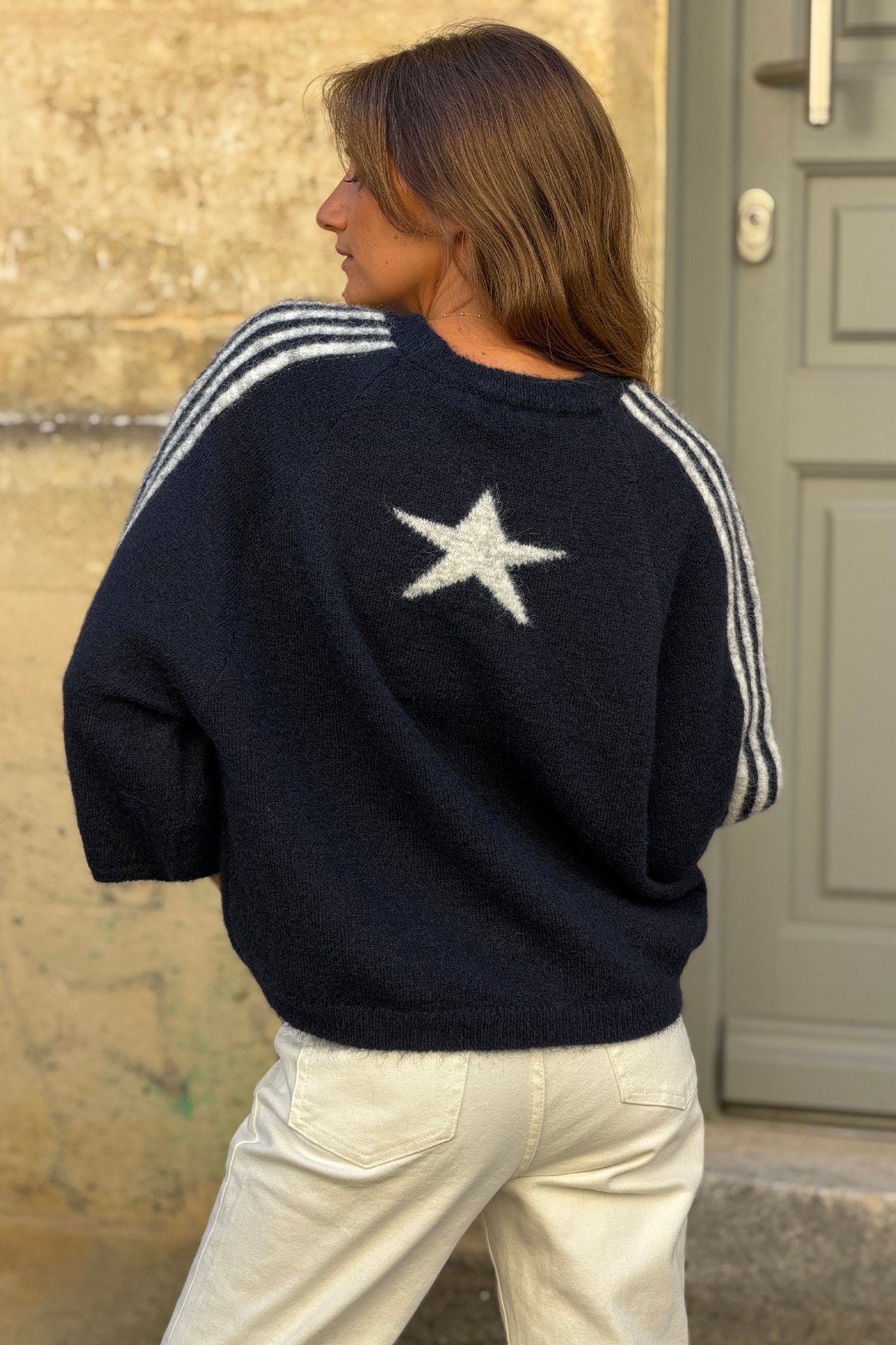 Pull moelleux bleu marine en alpaga détails rayures et étoile écru manches 3/4
