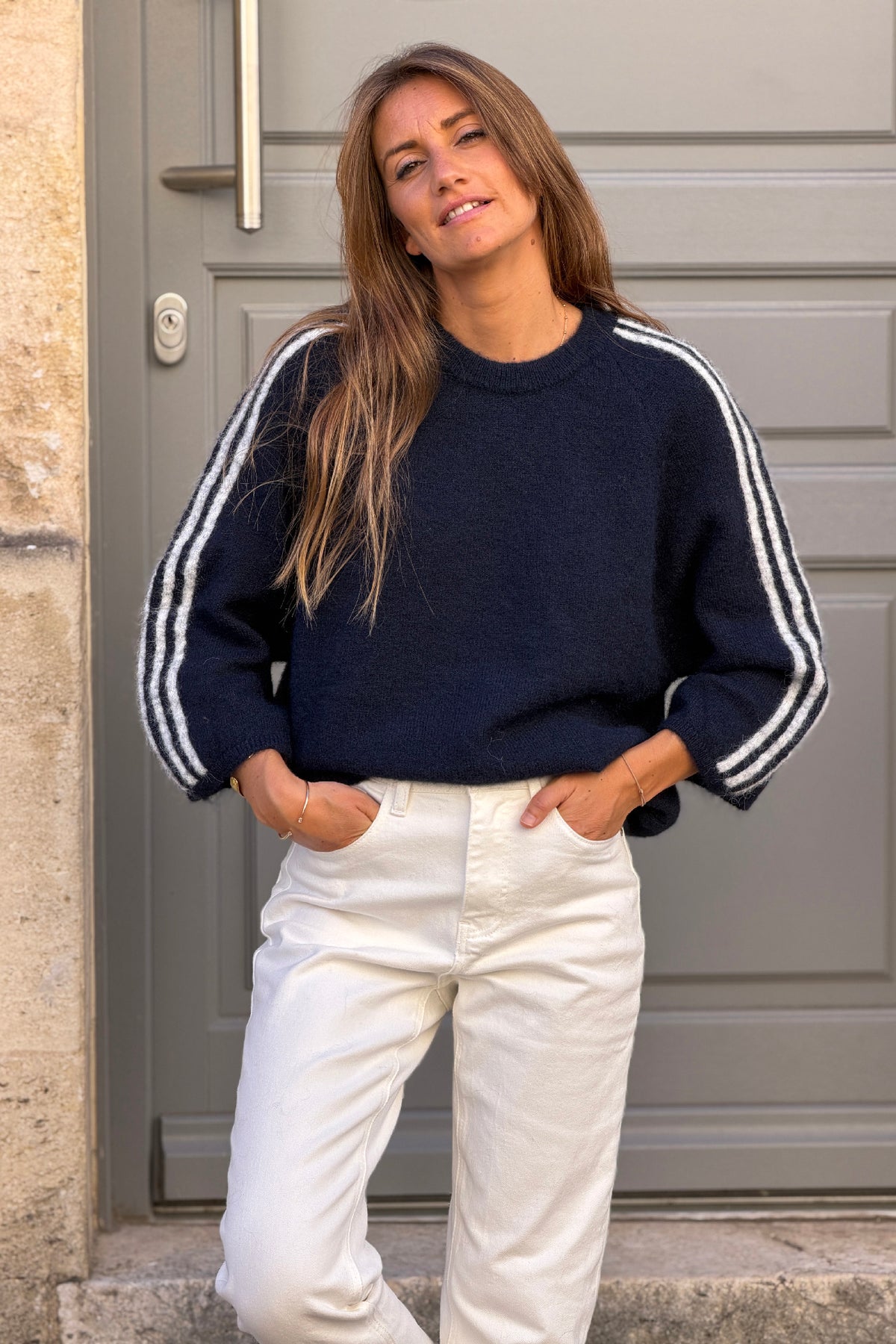 Pull moelleux bleu marine en alpaga détails rayures et étoile écru manches 3/4