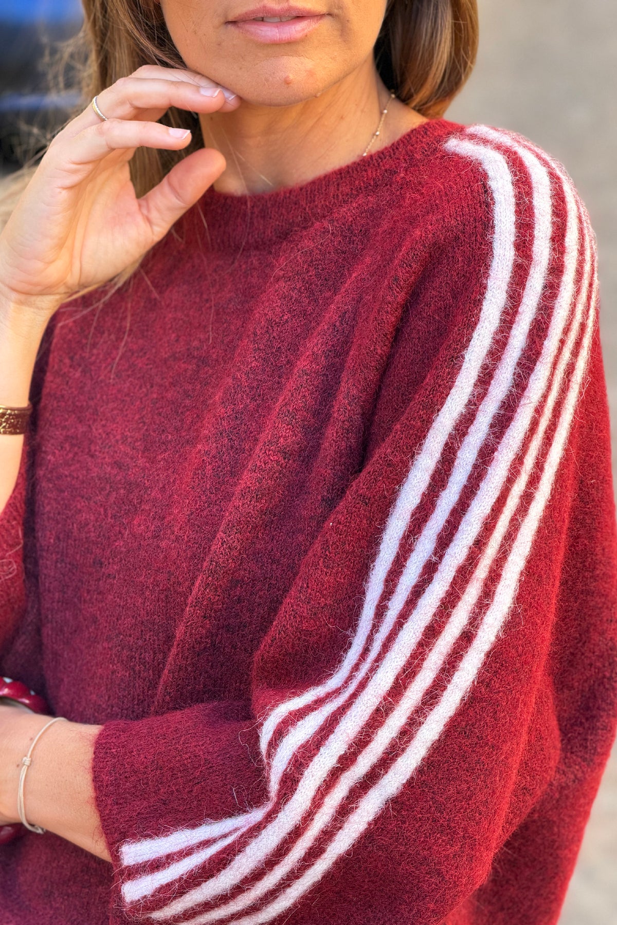 Pull moelleux bordeaux en alpaga détails rayures et étoile écru manches 3/4