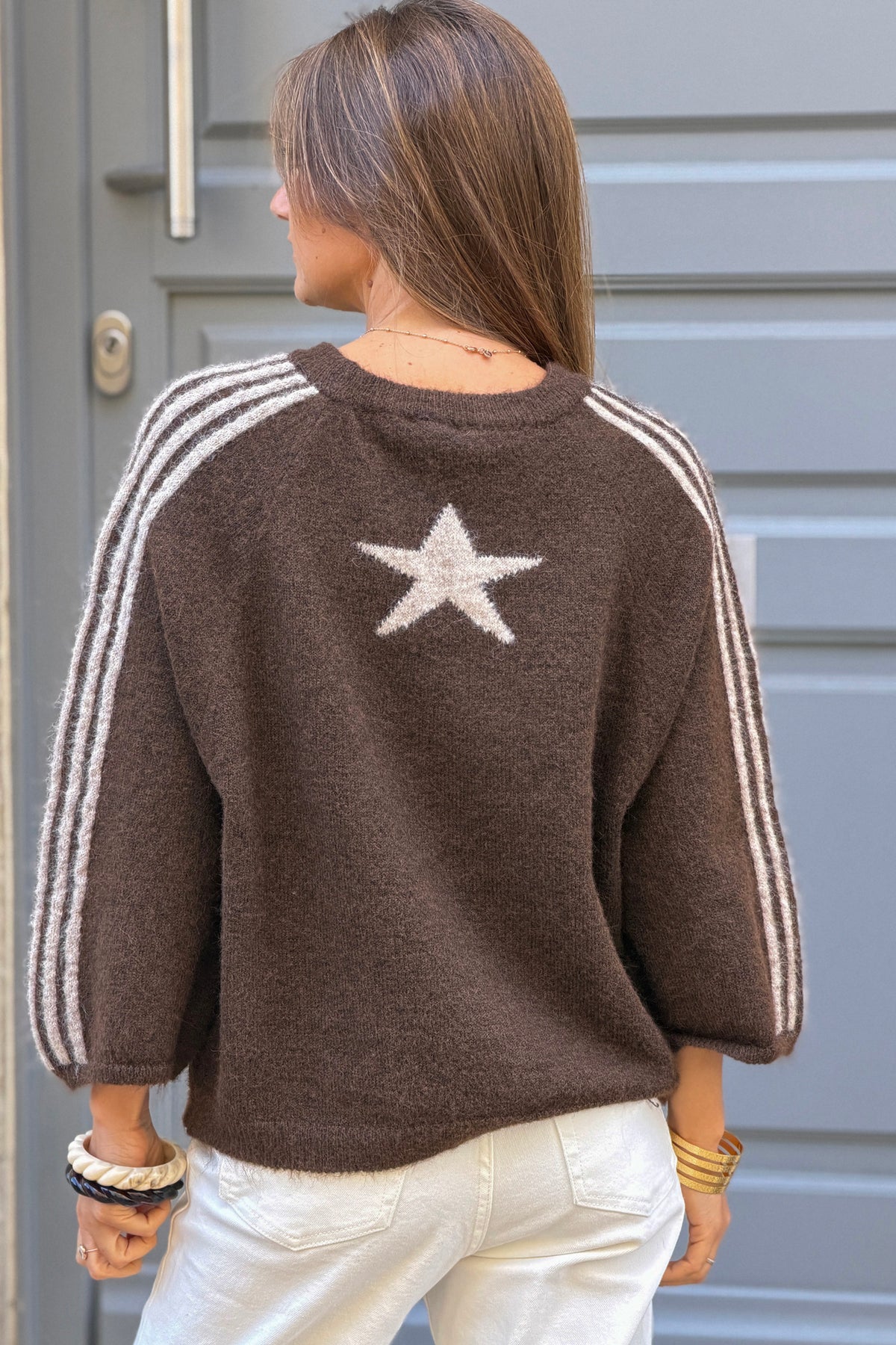 Pull moelleux marron en alpaga détails rayures et étoile marron manches 3/4