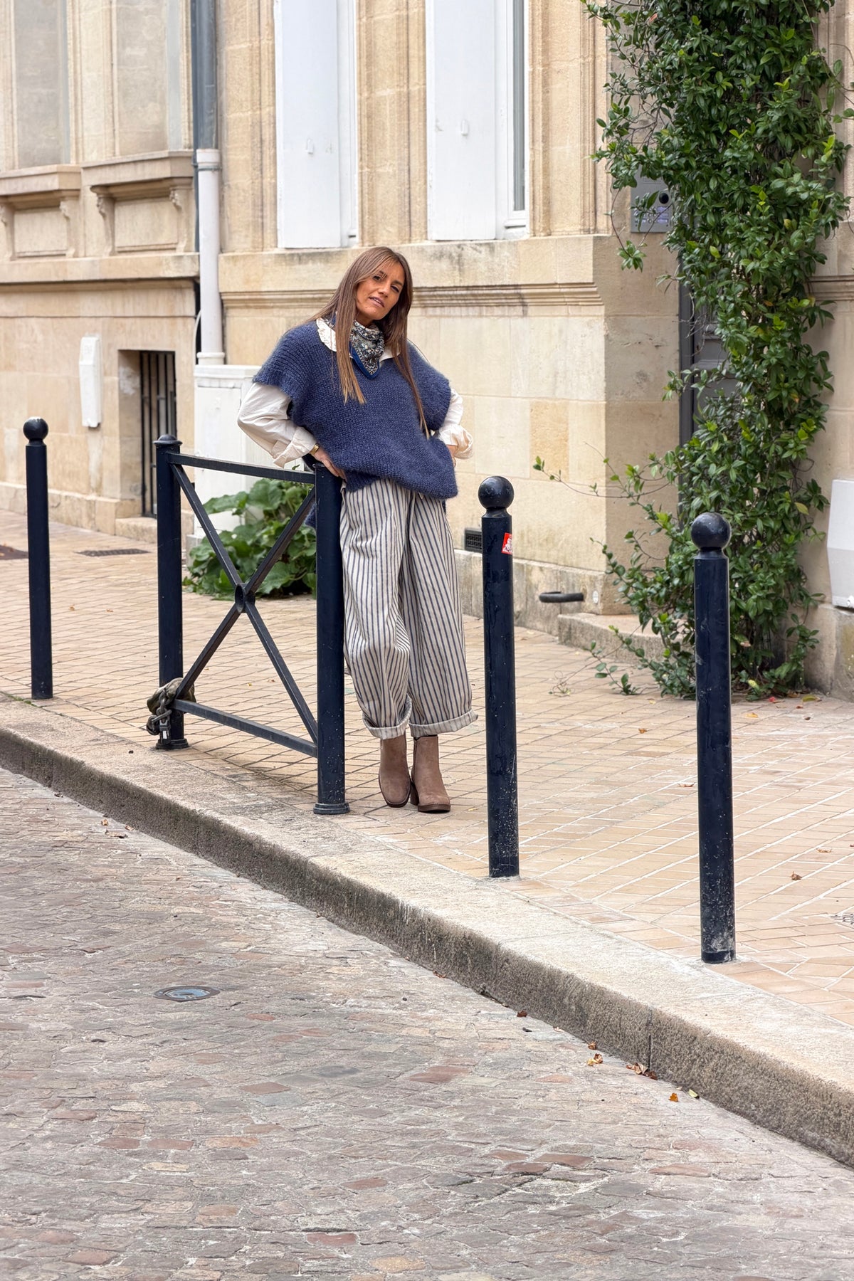 Pull poncho bleu jean à boutons sur le coté col v maille mohair