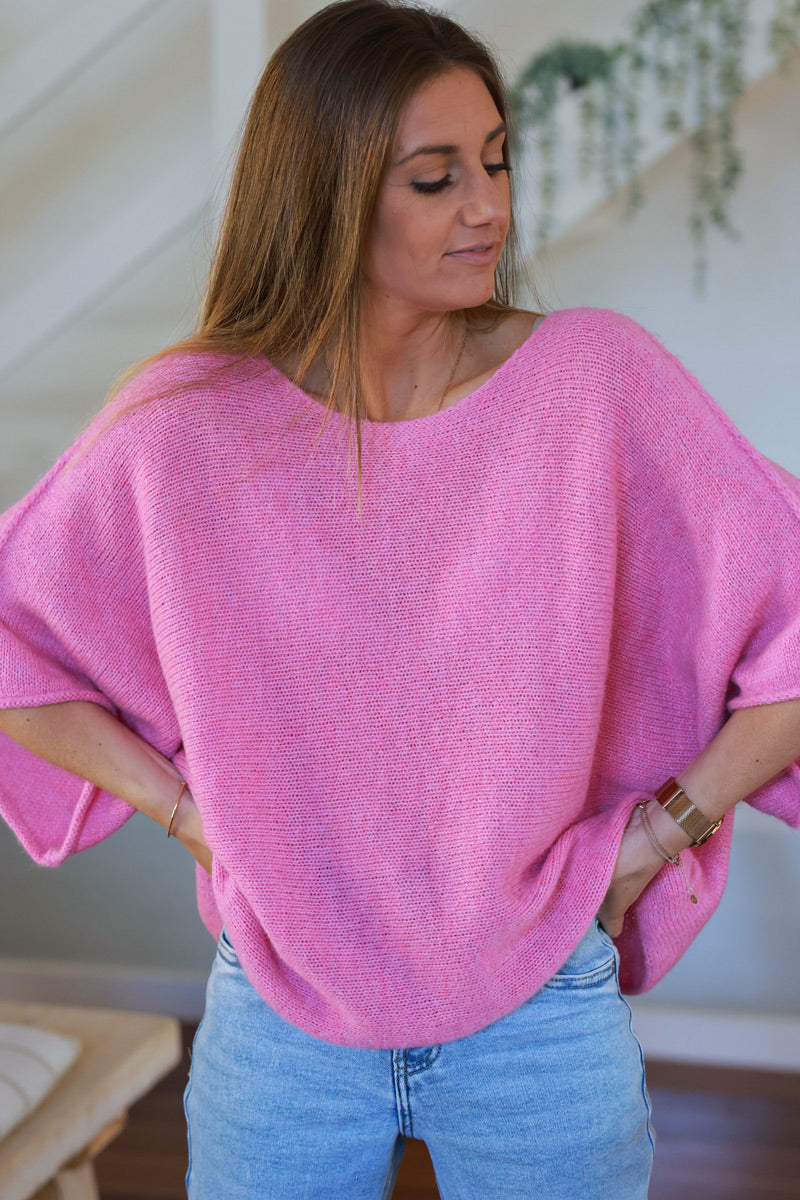 Suéter de punto rosa con mangas anchas de murciélago y cuello redondo