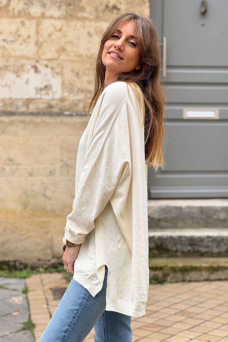 Pull large et doux écru col v côtelé