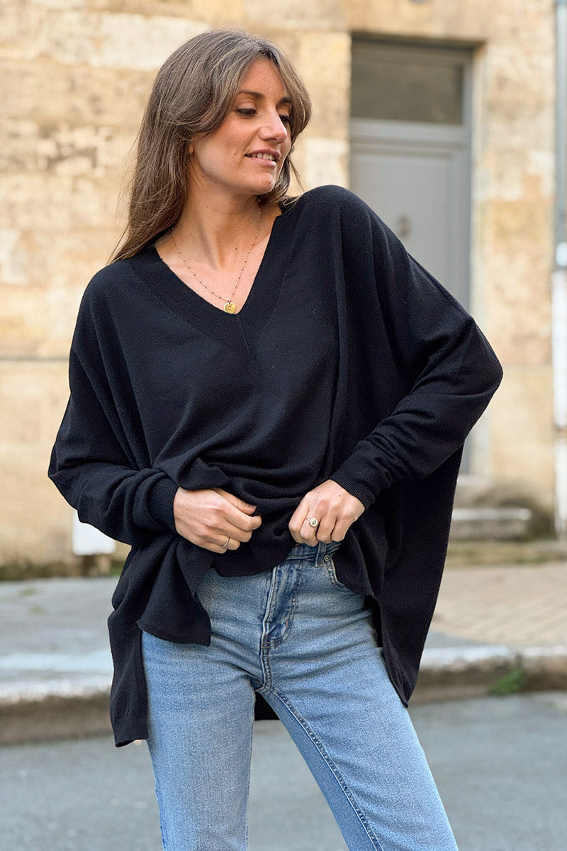 Pull large et doux noir col v côtelé