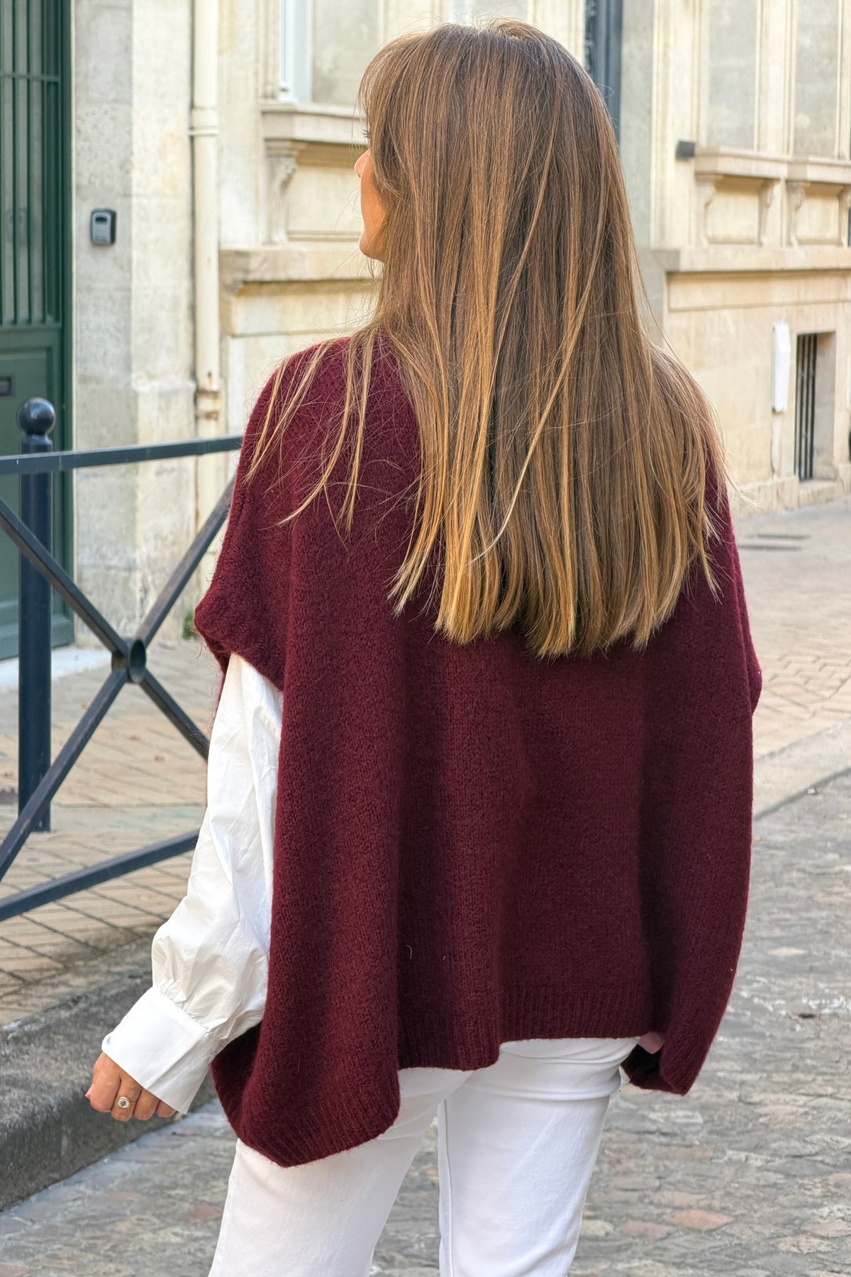 Pull sans manches large et moelleux aubergine en mohair col v côtelé