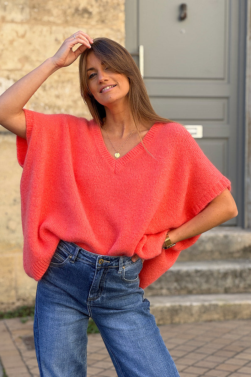 Suéter de mohair coral extragrande, esponjoso y sin mangas con cuello en V acanalado