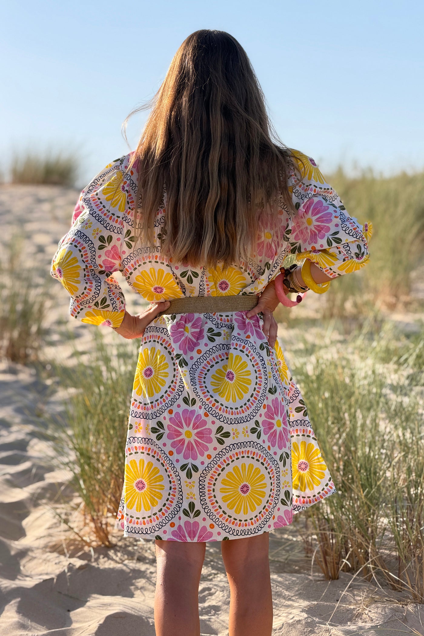 Robe chemise en coton imprimé rosace et fleurs colorées jaunes et roses