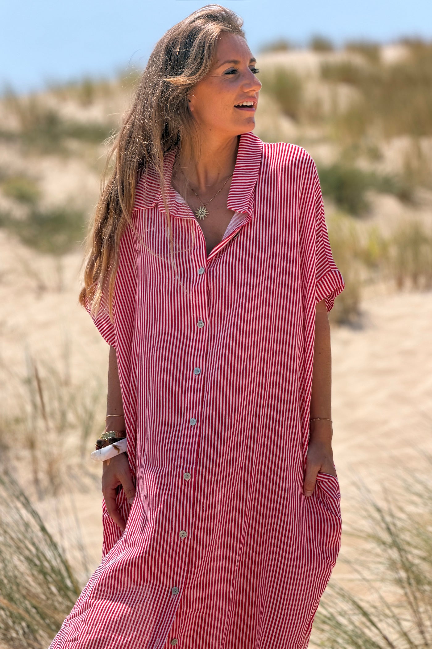 Robe chemise longue en coton petites rayures rouges