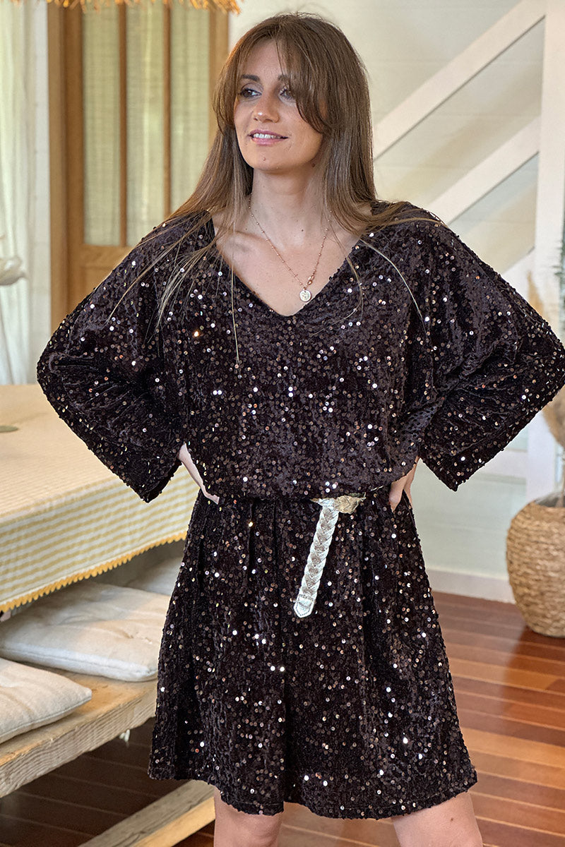 Robe en velours marron et sequins col v et nœud dans le dos