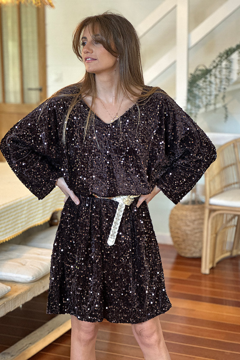 Robe en velours marron et sequins col v et nœud dans le dos