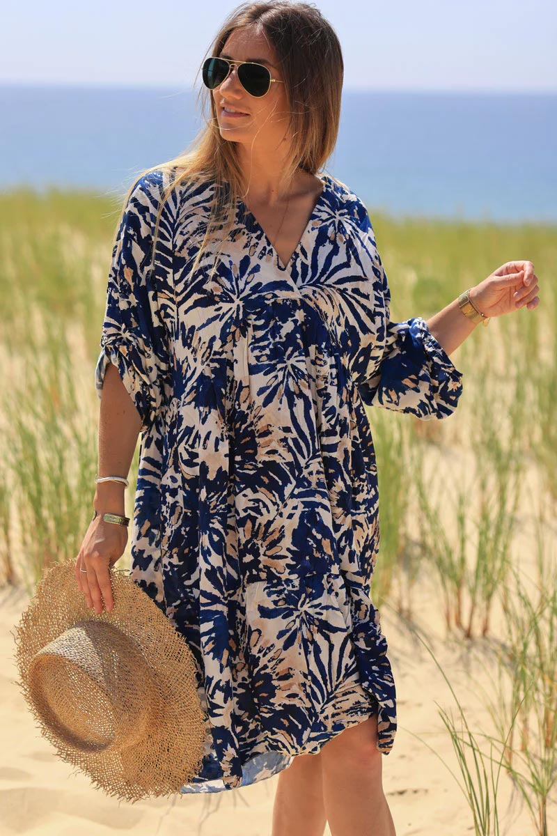 Vestido fluido cuello pico estampado flores acuarela azul marino