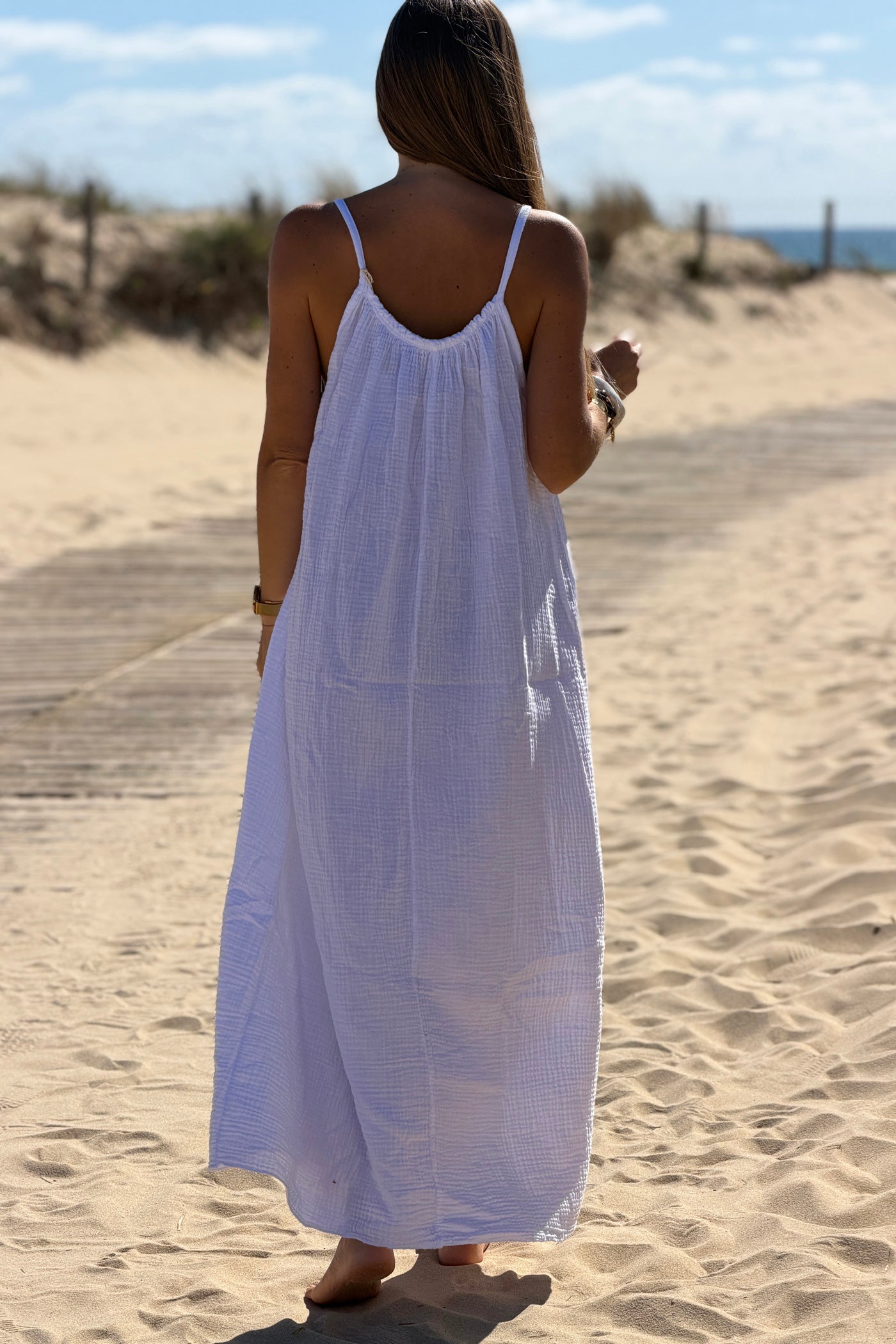 Robe longue blanc en gaze de coton a bretelles col élastique