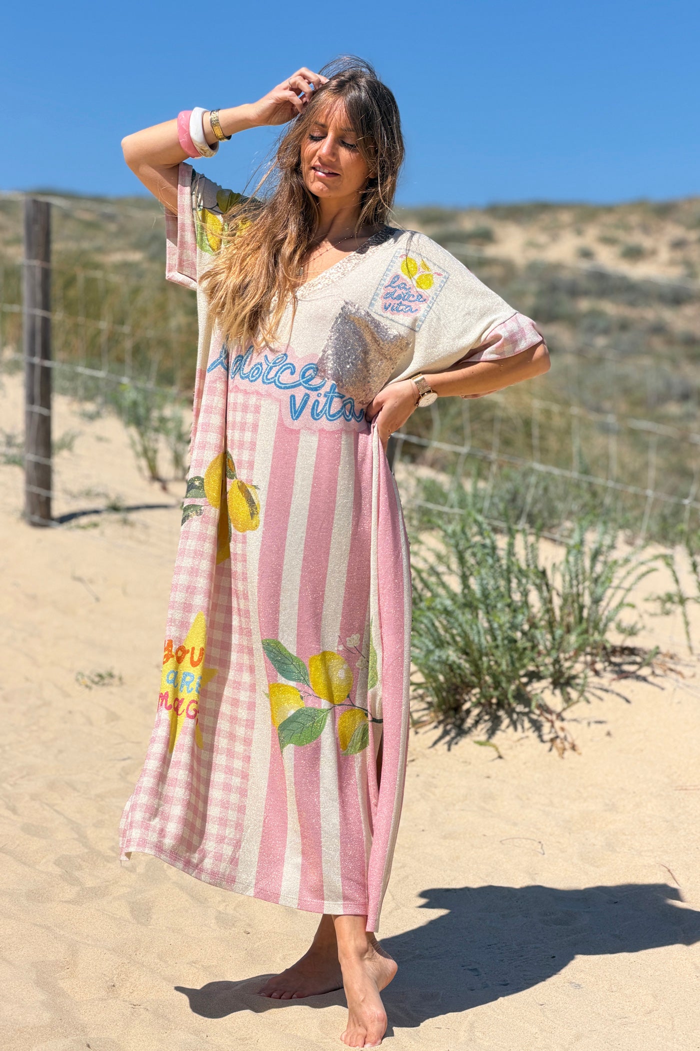 Robe longue brillante lurex imprimé rayures vichy rose citron Dolce Vita col et poche sequins