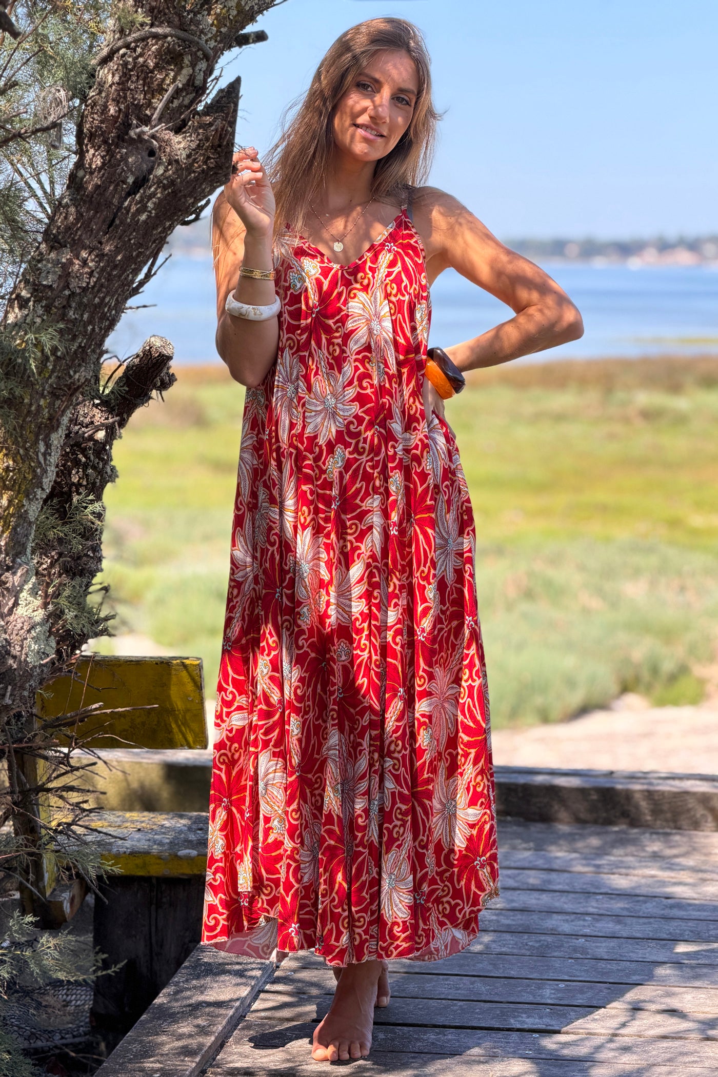 Robe longue fluide à bretelles imprimé palmiers rouge et blanc