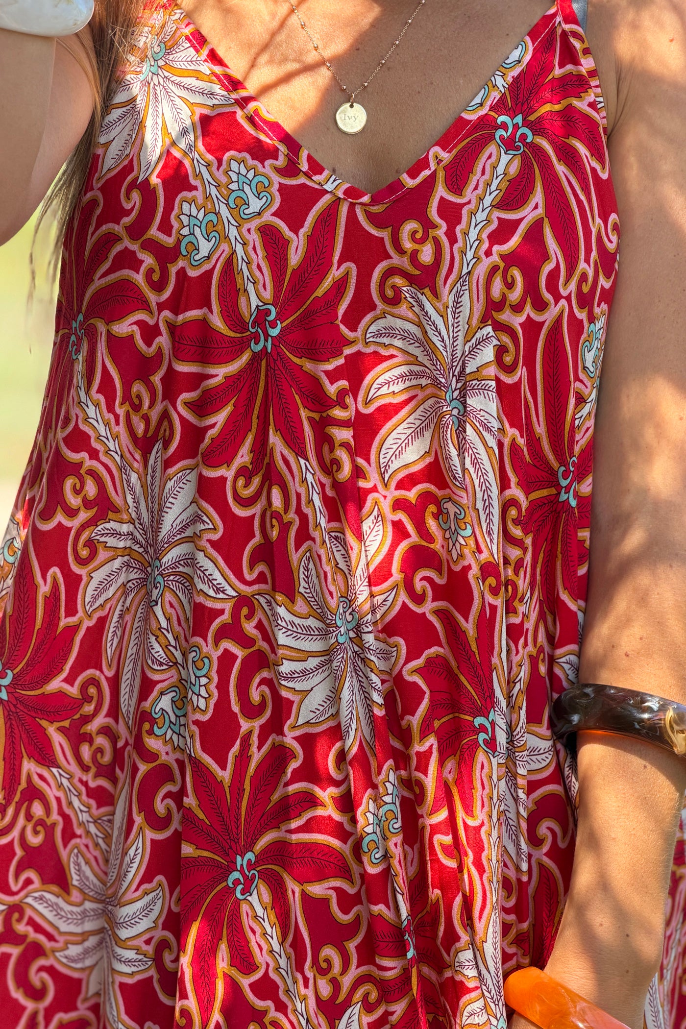 Robe longue fluide à bretelles imprimé palmiers rouge et blanc