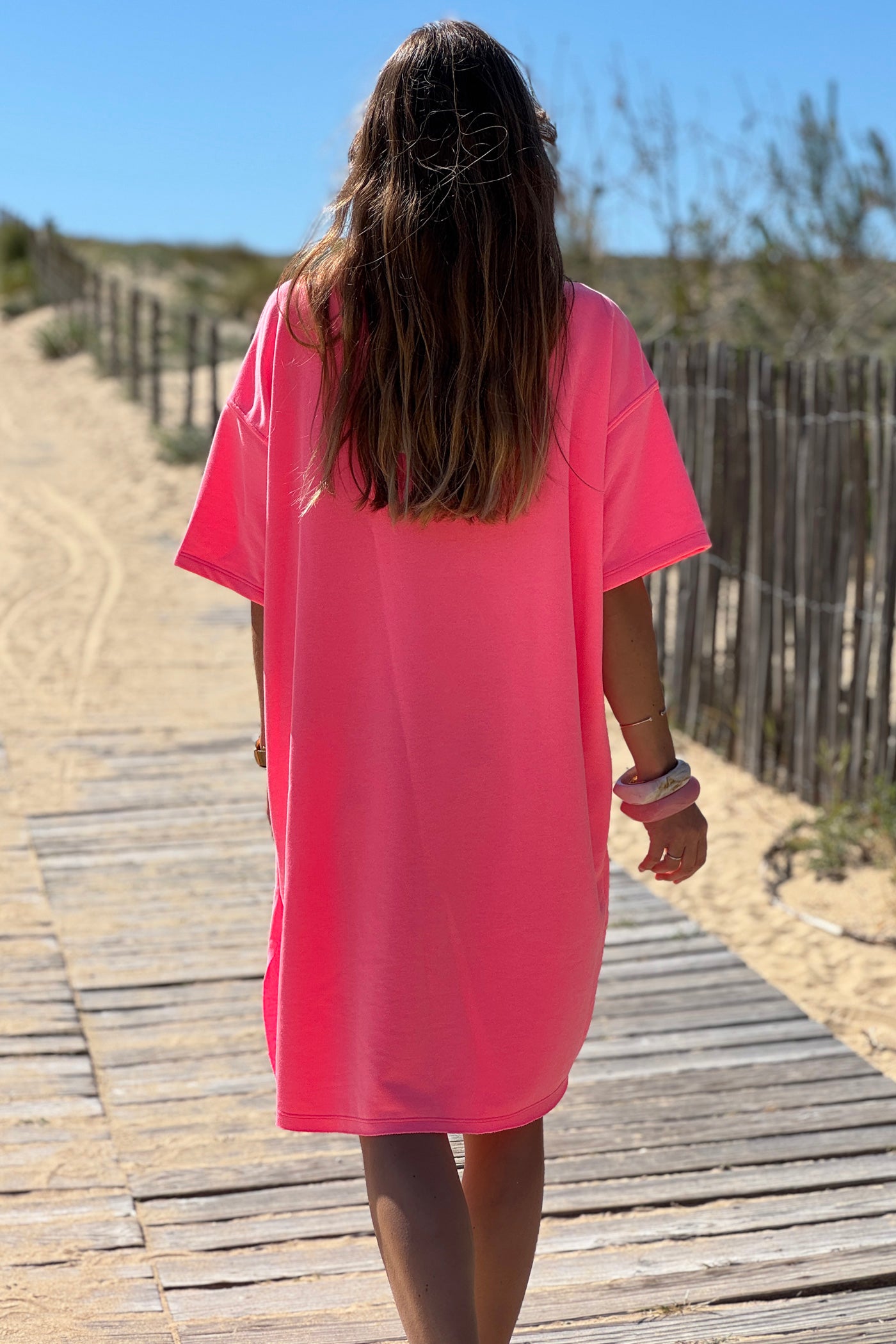 Robe sweat rose fluo broderie Iconic club multicolore en bouclettes