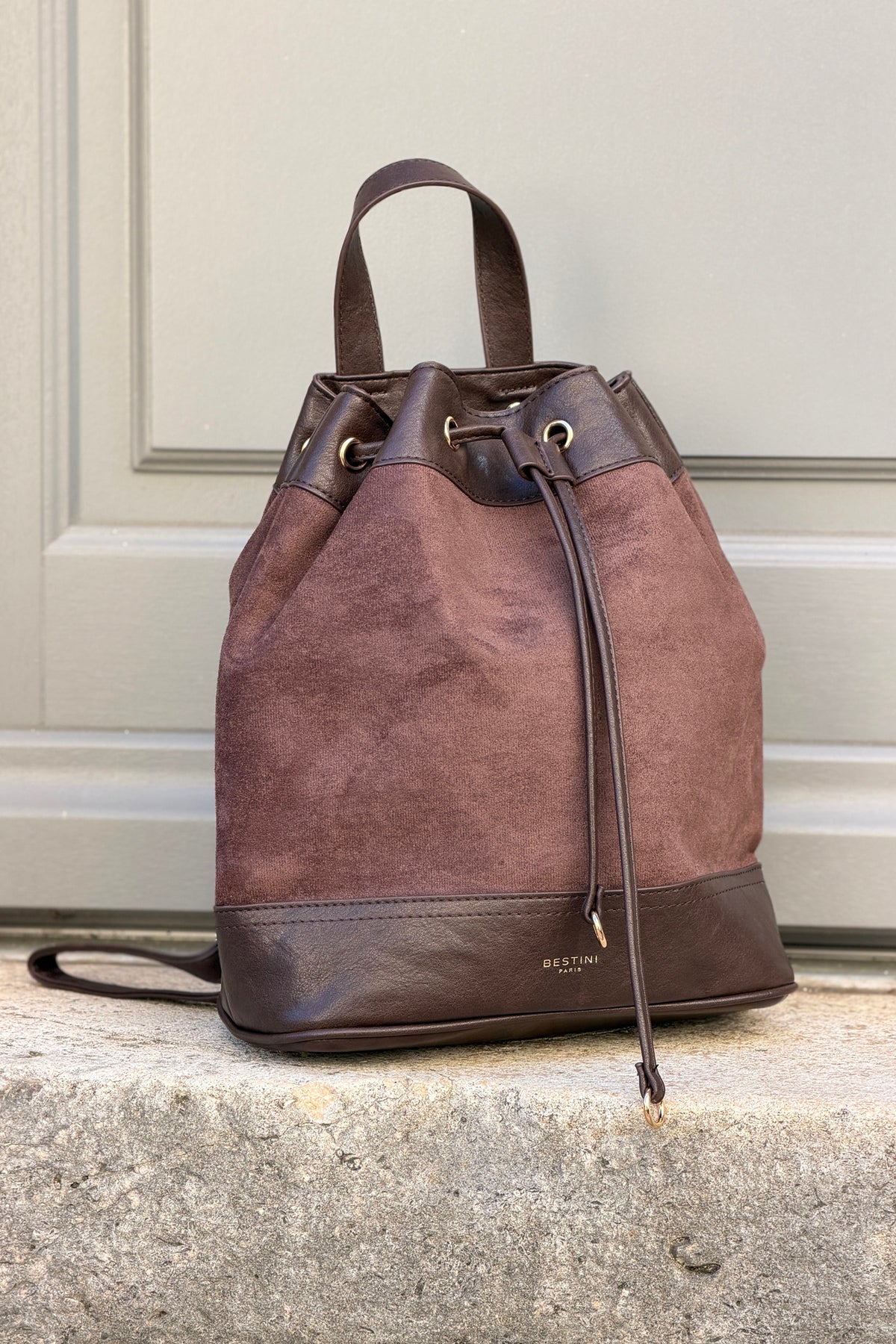 Sac à dos forme bourse marron en suédine et simili cuir