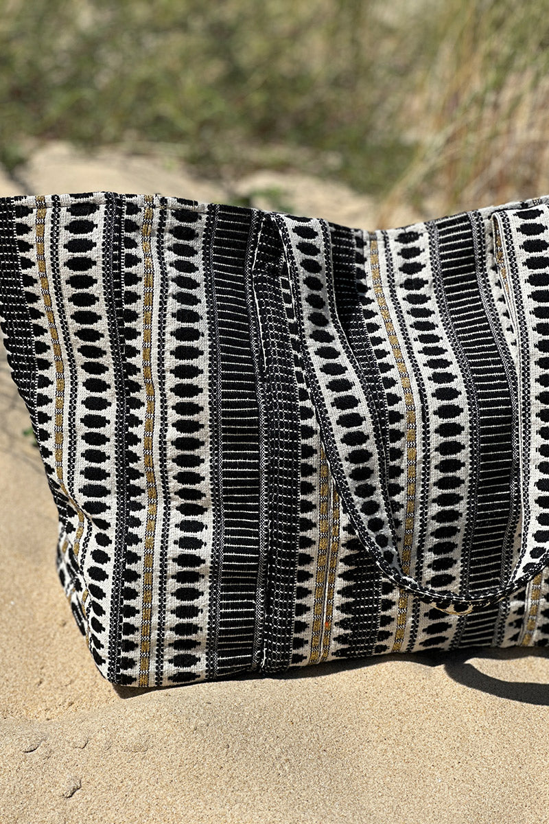 Bolso tote de algodón con efecto piqué y bordados en negro y dorado