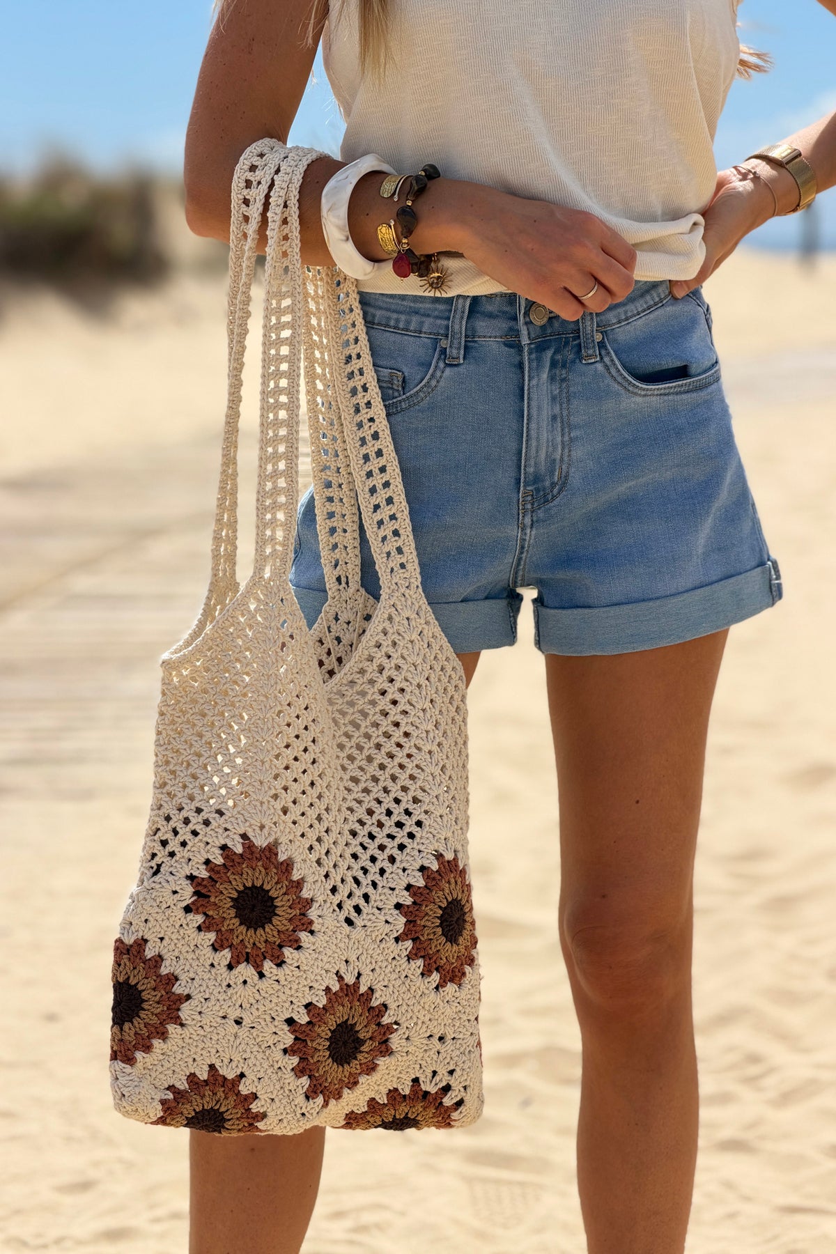 Sac style tote bag en crochet beige motif marron