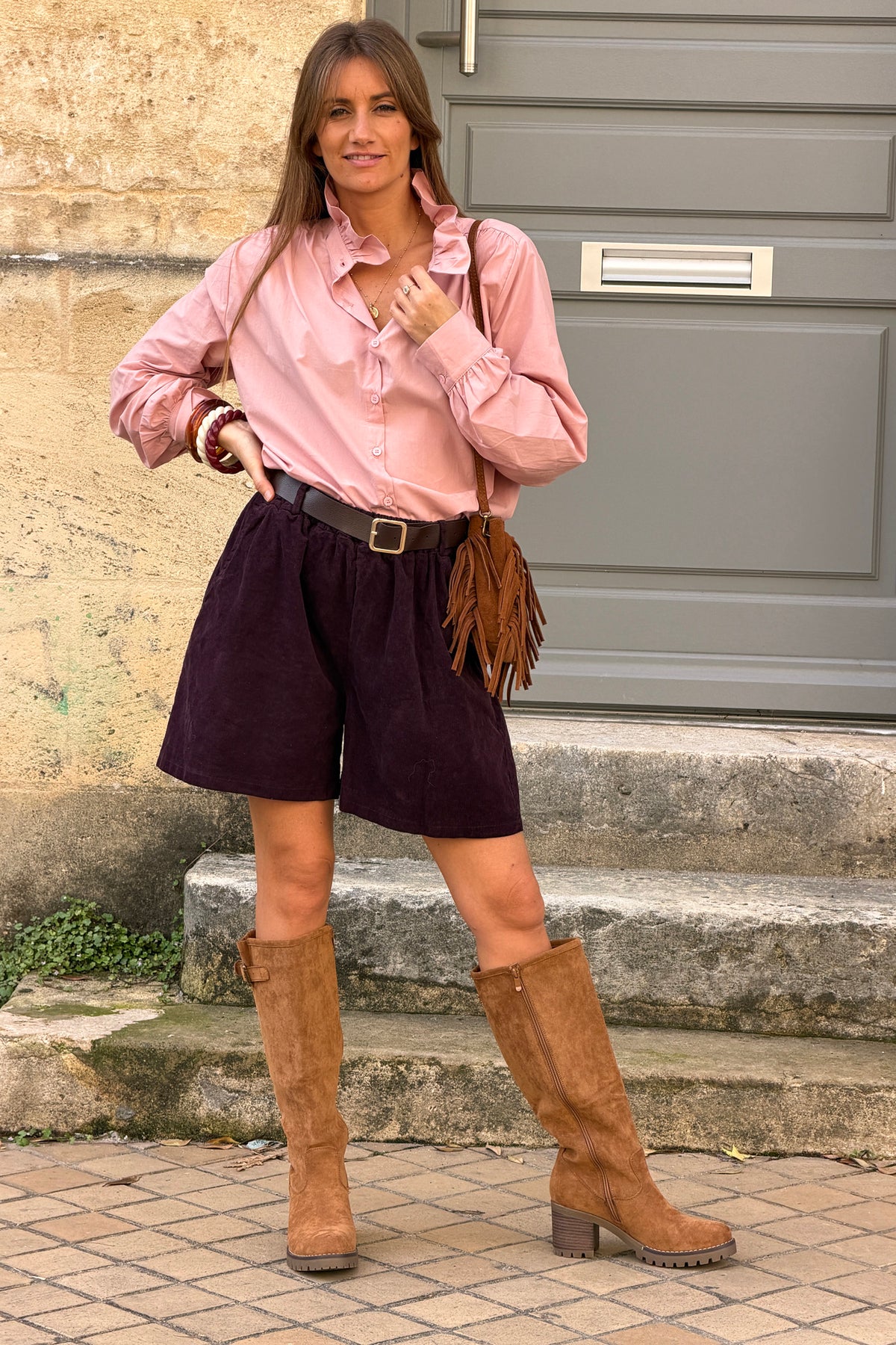 Short aubergine en velours côtelé taille élastique avec ceinture simili
