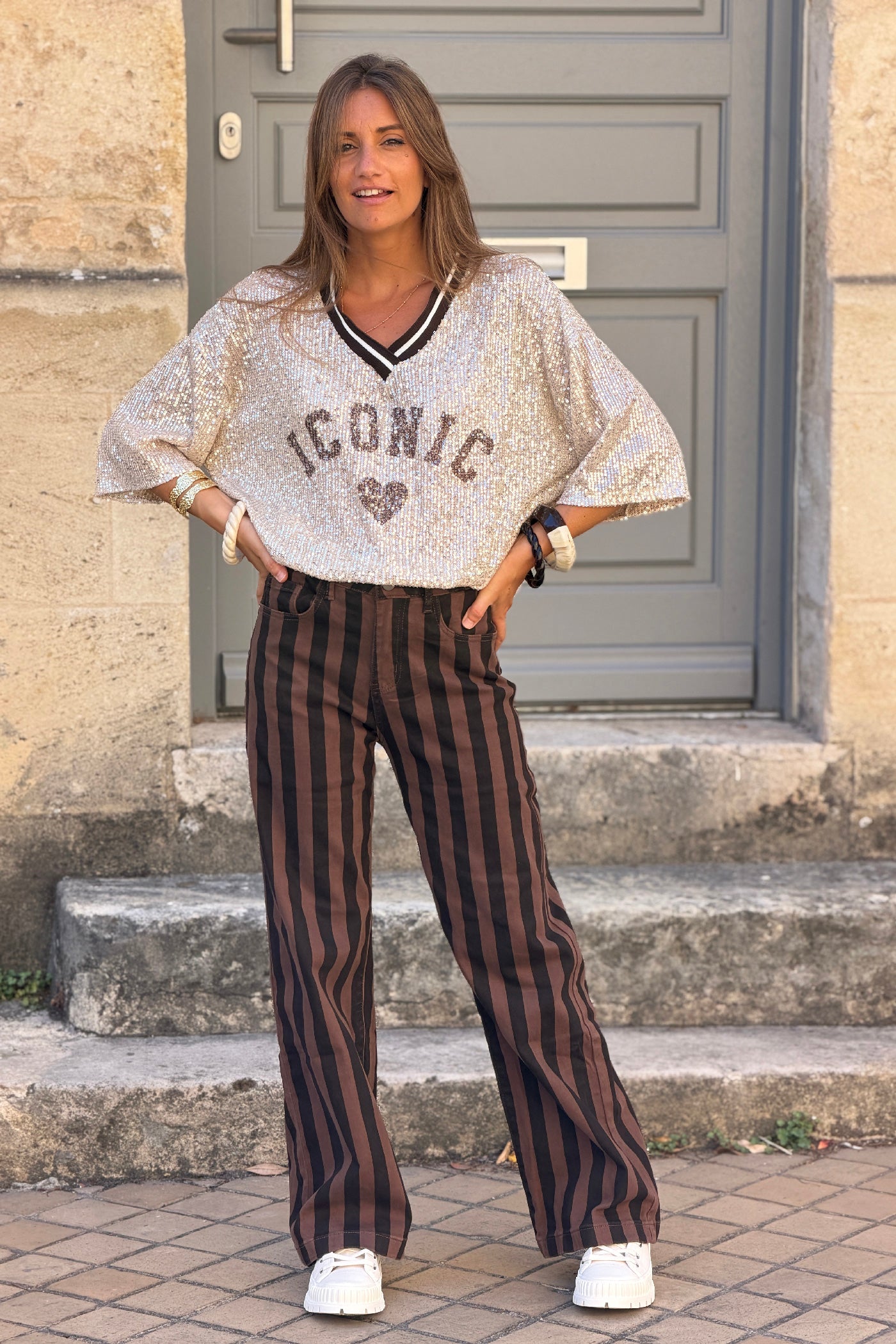 Top à sequins beige doré inscription Iconic cœur et col v sport marron