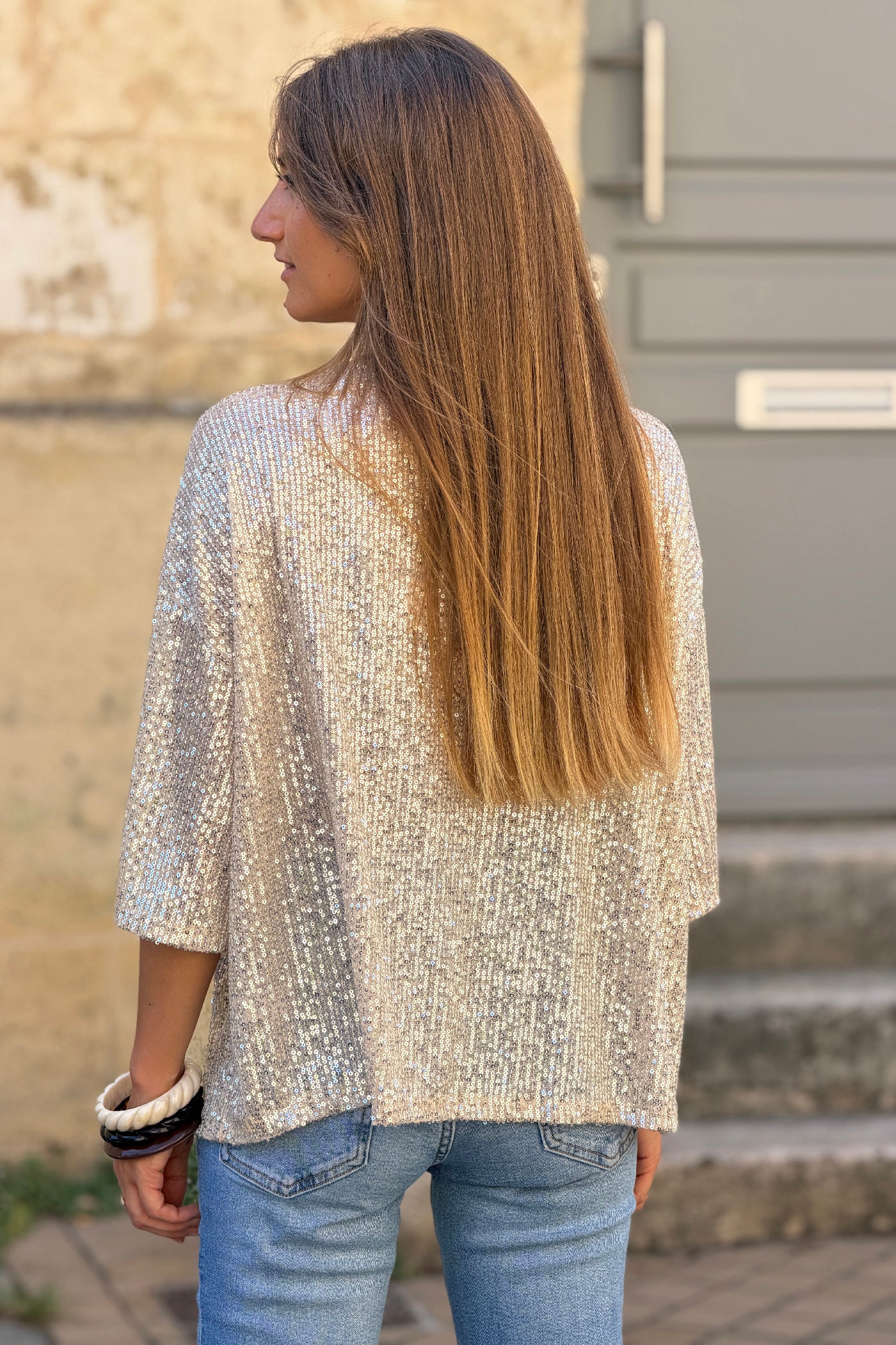 Top à sequins beige doré inscription Iconic cœur et col v sport terracotta