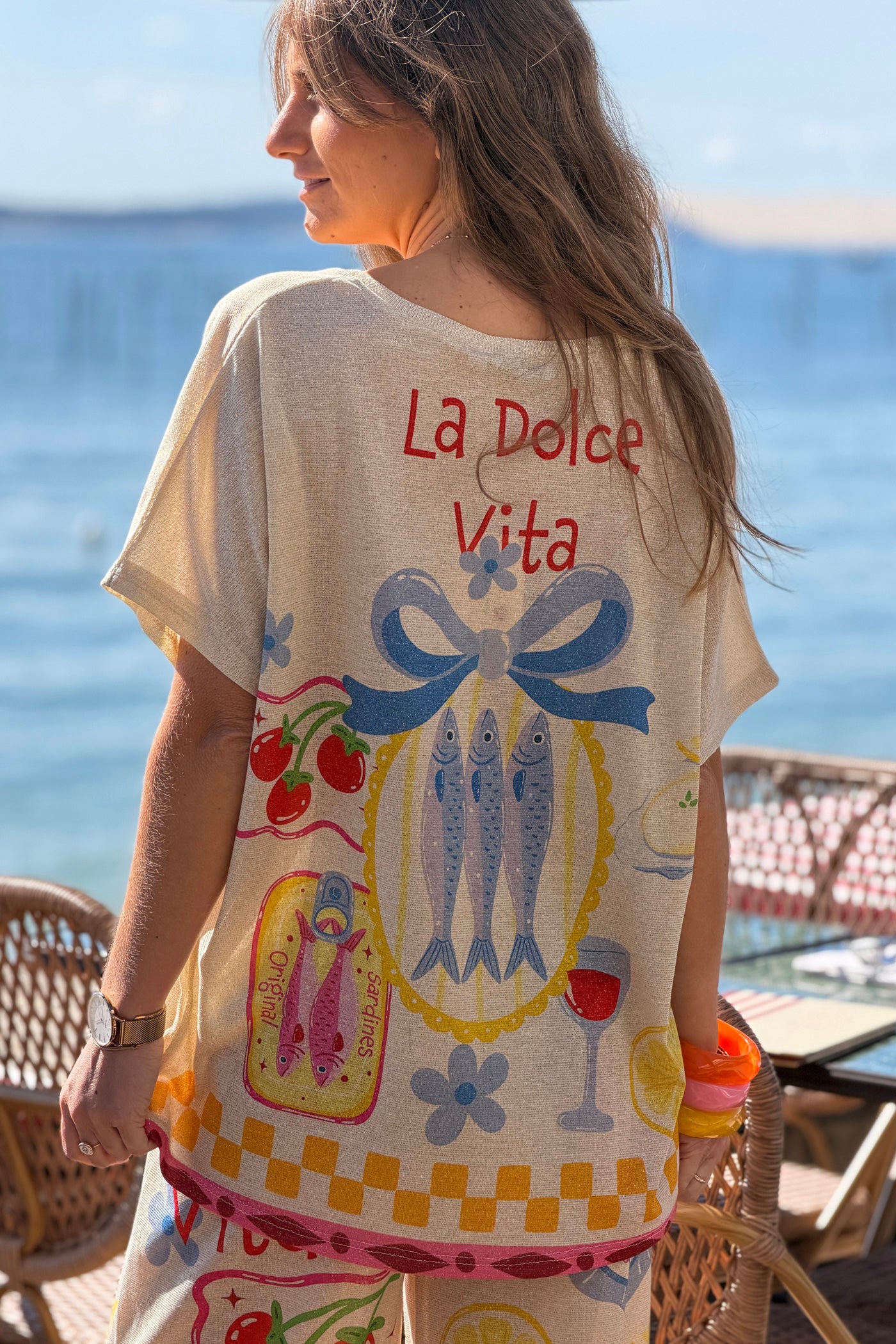 Top brillant lurex imprimé coloré Dolce Vita dessins tomates citrons et sardines