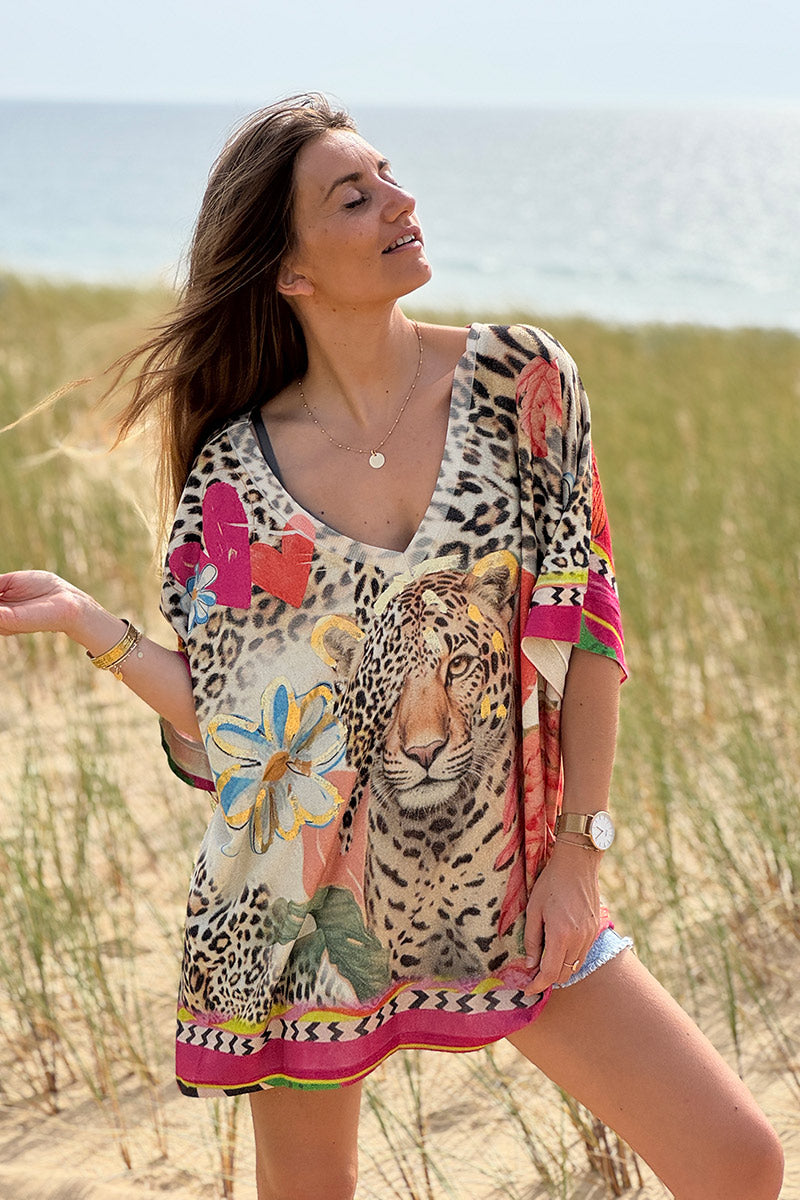 Top large beige brillant imprimé tête léopard fleurs et Positive Vibes