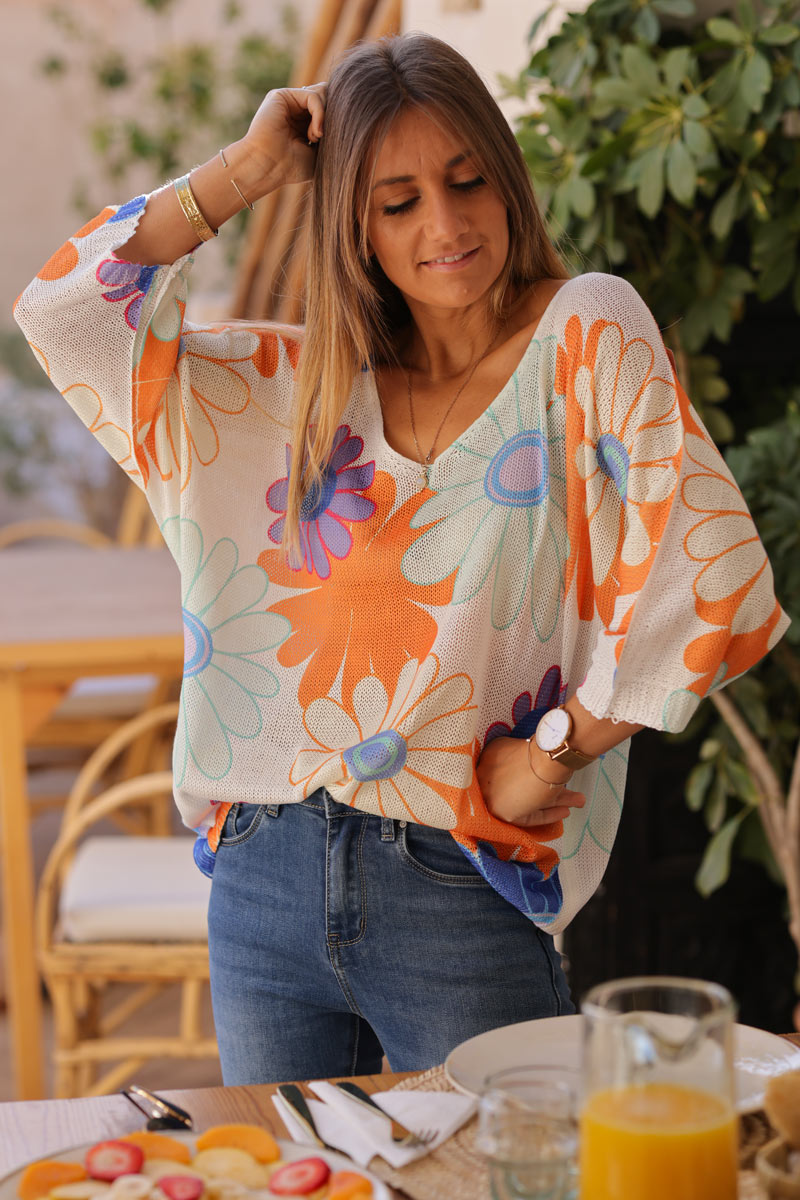 Lightweight knit top with colourful large daisy print