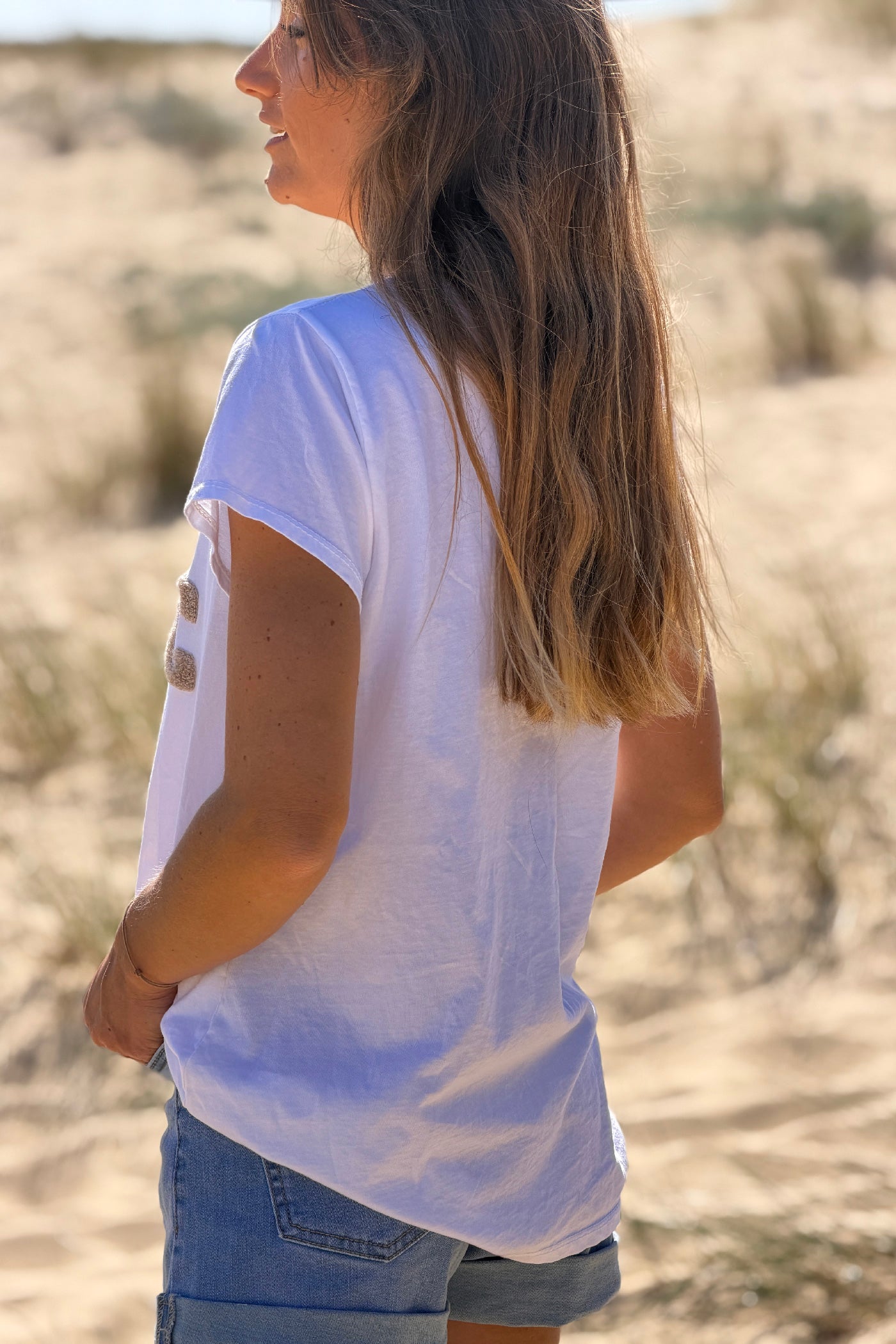 Tshirt blanc en coton broderie Iconic beige en bouclettes éponge