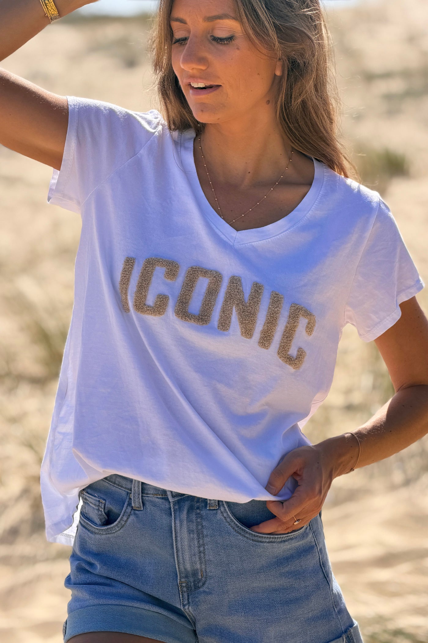 Tshirt blanc en coton broderie Iconic beige en bouclettes éponge